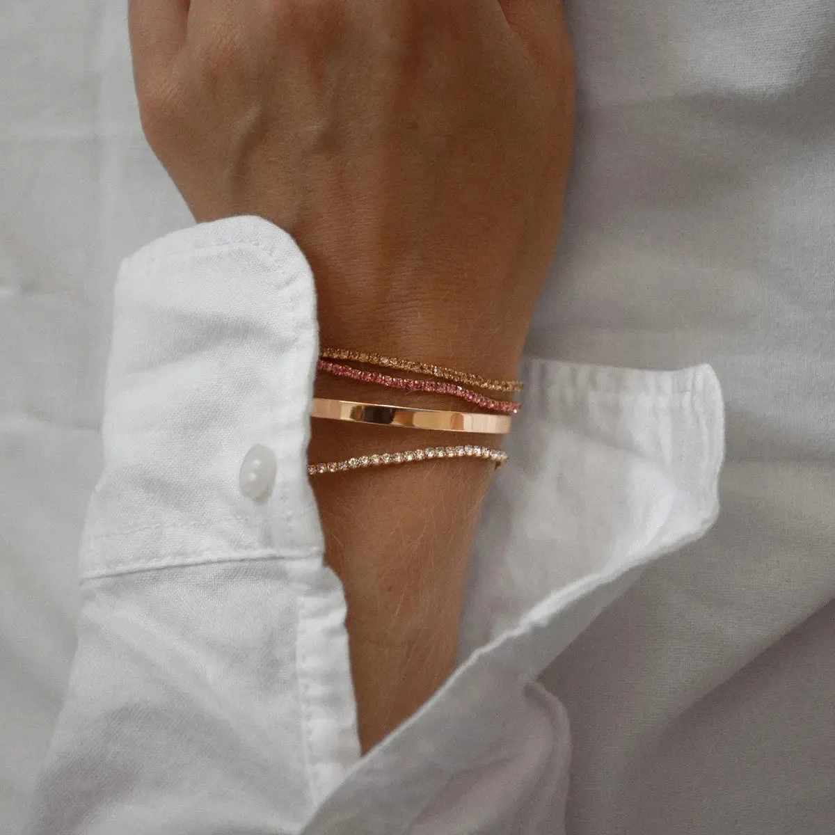 TIMI OF SWEDEN Essential armring armbånd guld justerbar
