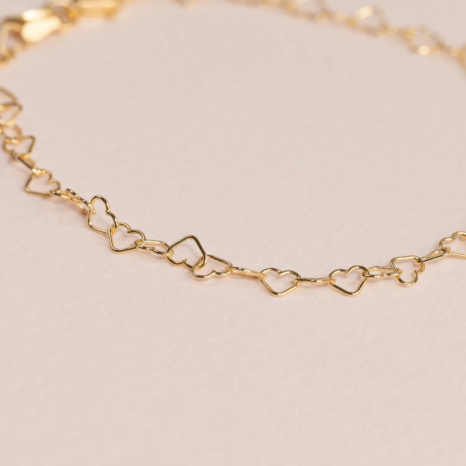 Sisi Copenhagen Amira armbånd forgyldt hjerter 20 cm