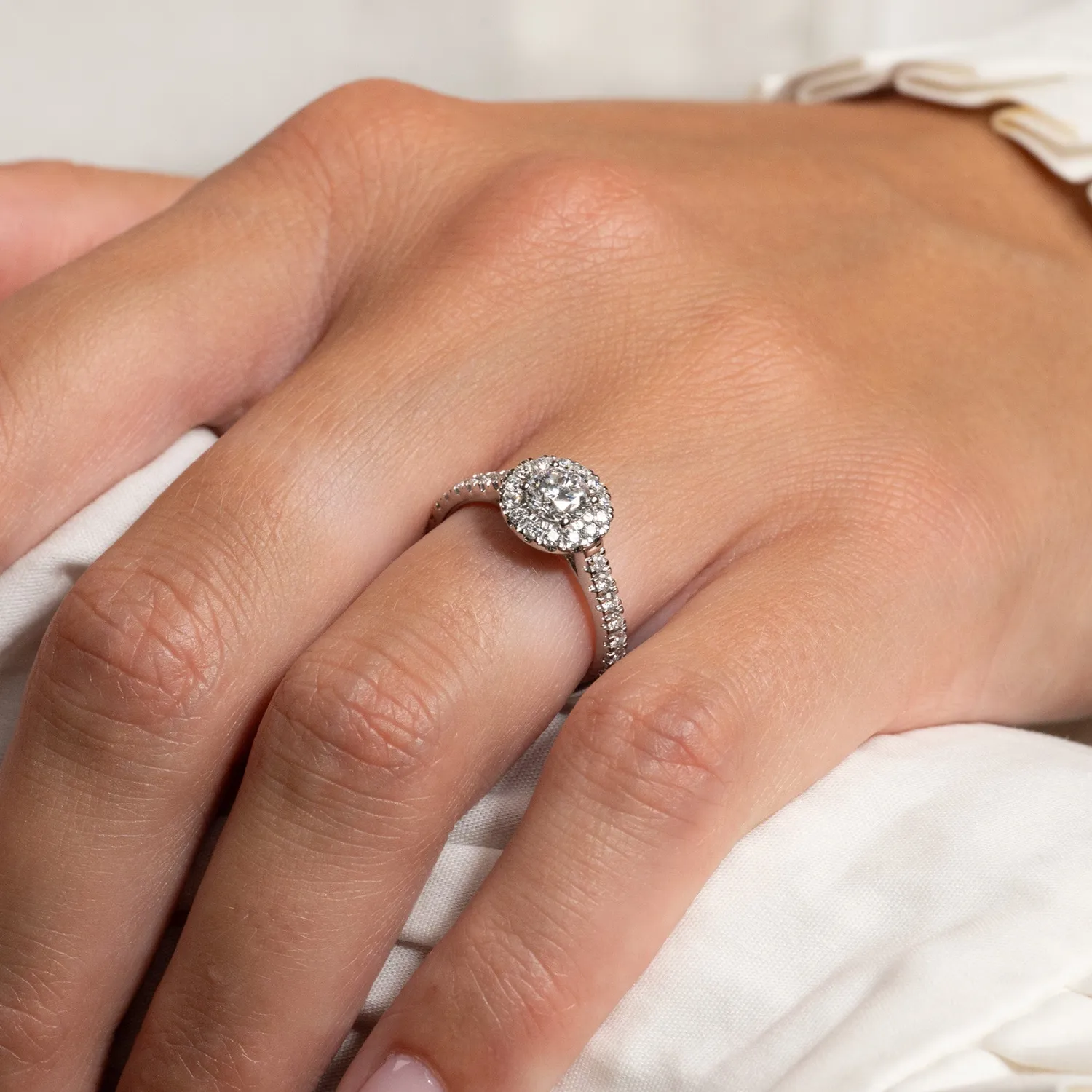 Sisi Copenhagen Round Halo Alliance 0,85ct ring hvidguld