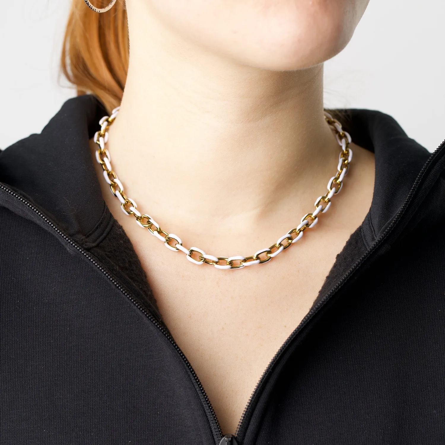 TIMI OF SWEDEN Ines kæde armbånd hvid emalje 8 mm