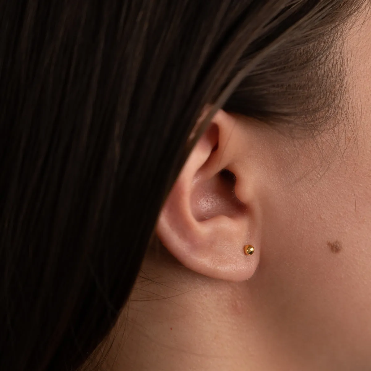 Sisi Copenhagen Dot Golden ørestikkere forgyldt par 2,5mm