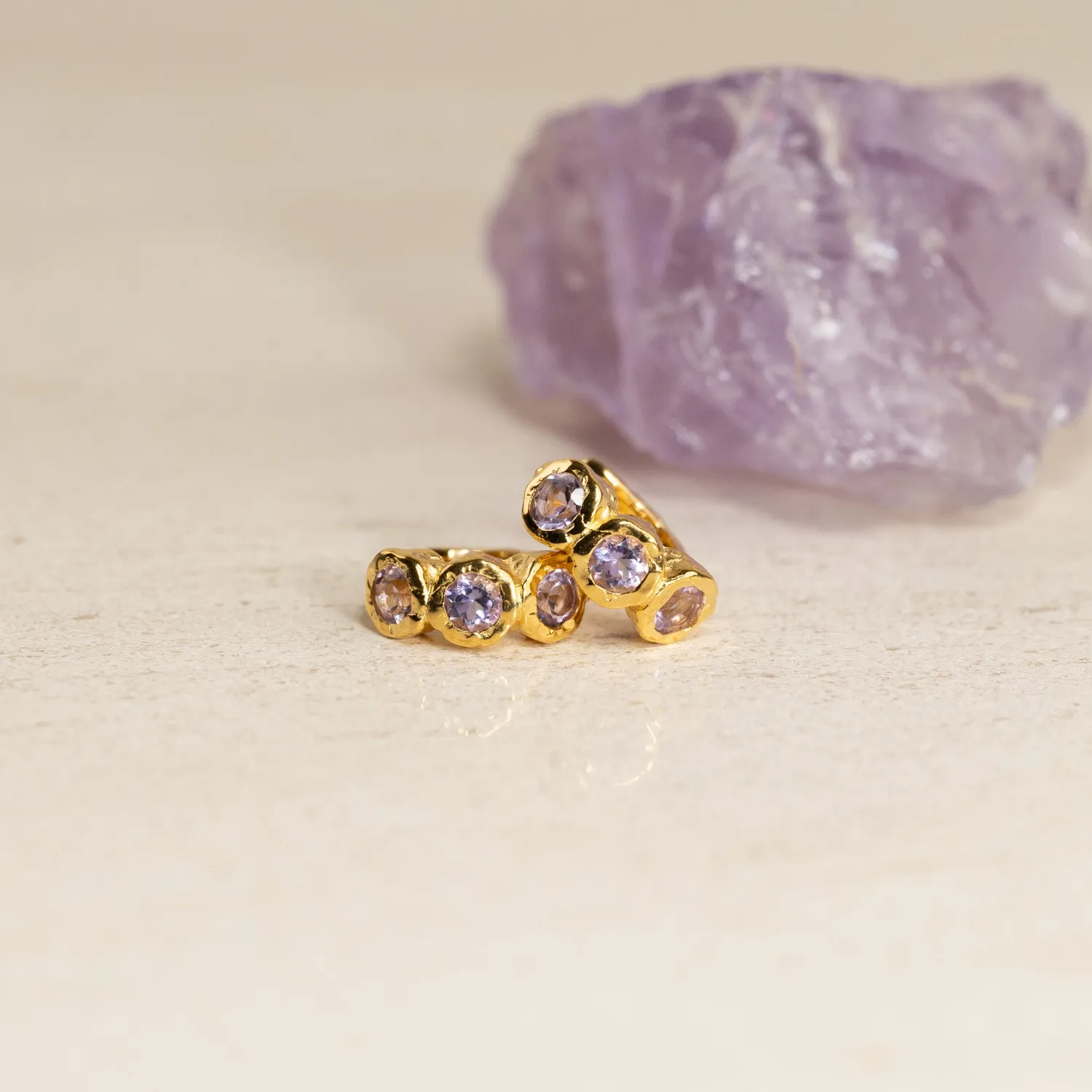Sisi Copenhagen Selene Purple Amethyst huggies forgyldt 10,5 mm