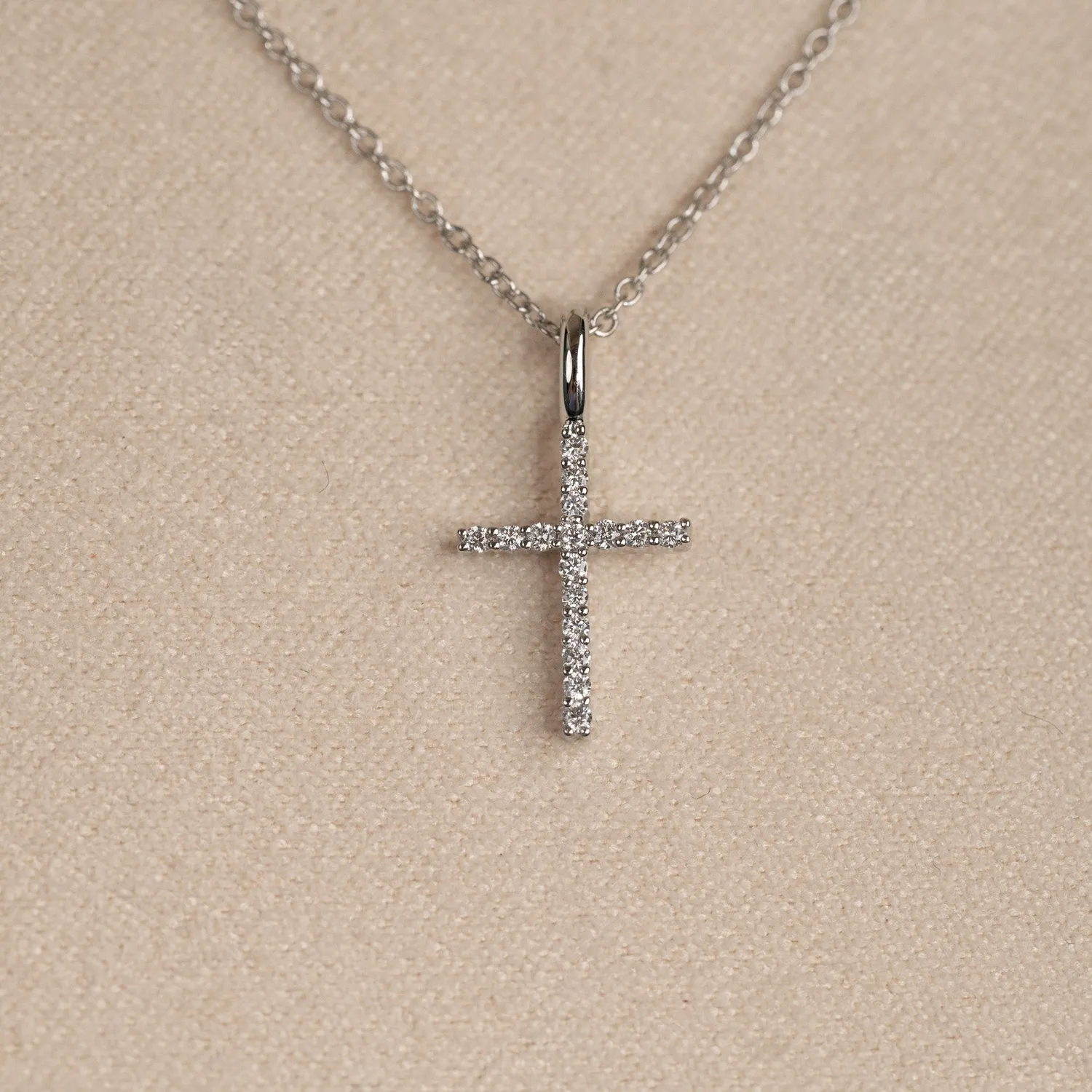 Sisi Copenhagen korsvedhæng hvidguld 14 kt 0,08 ct