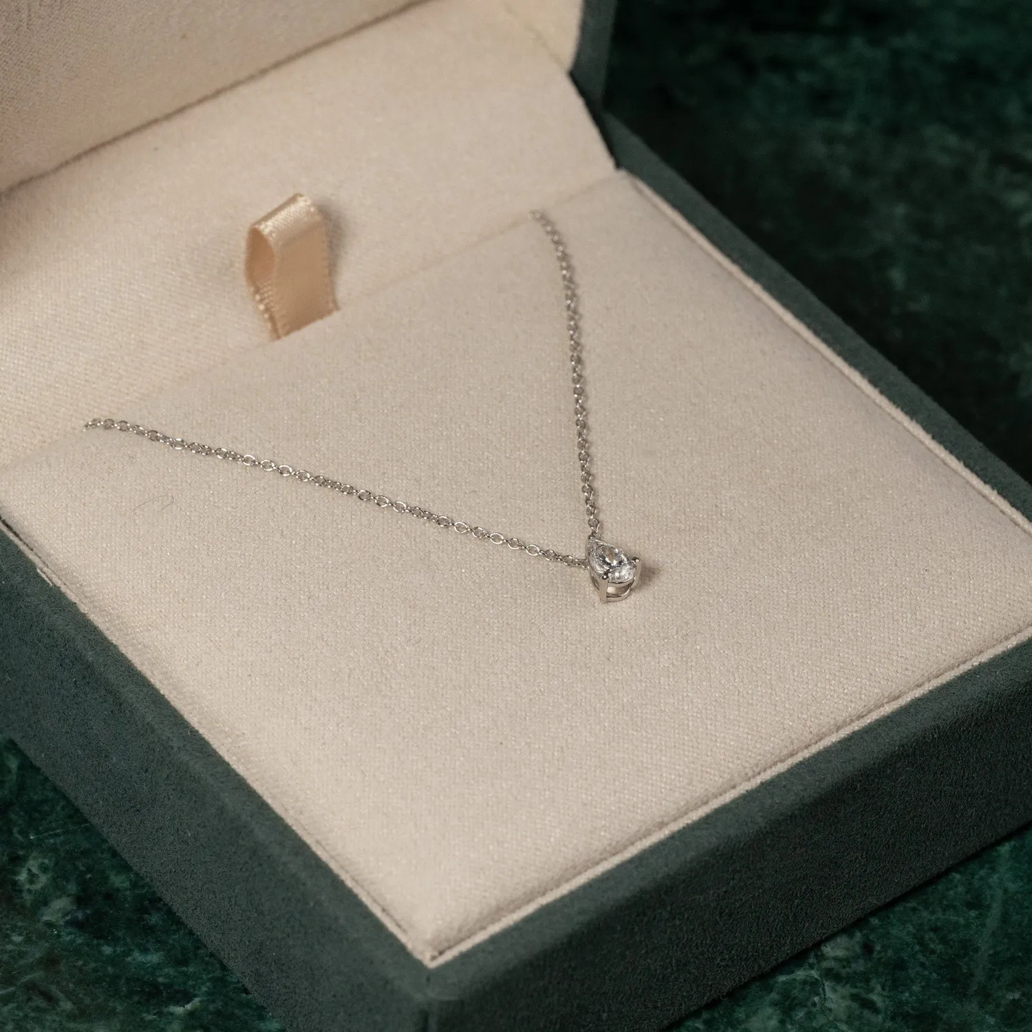 Sisi Copenhagen Diamond solitaire pear vedhæng 0,25 ct hvidguld