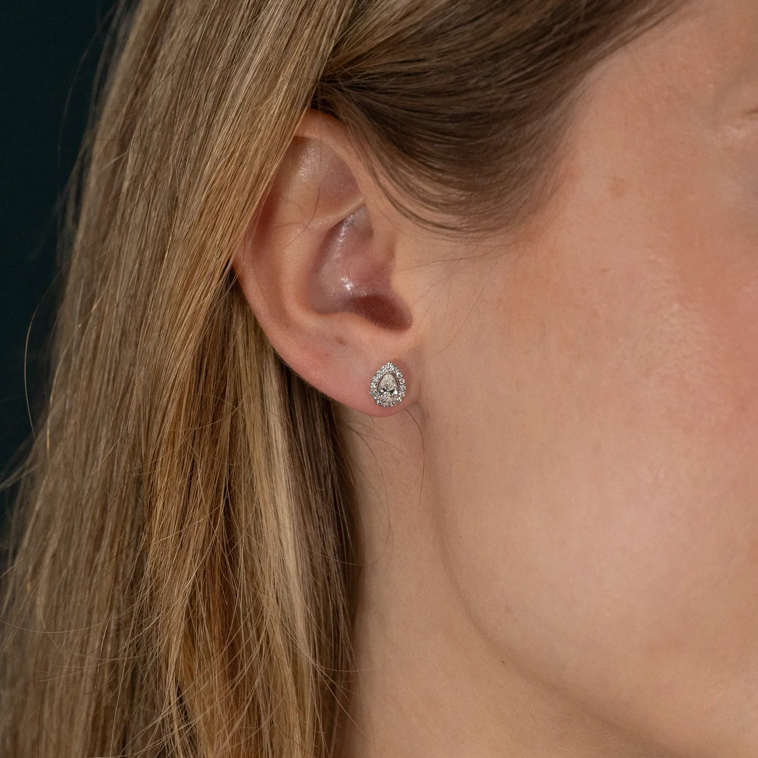 Sisi Copenhagen Halo Pear ørestikker hvidguld 0,7 ct