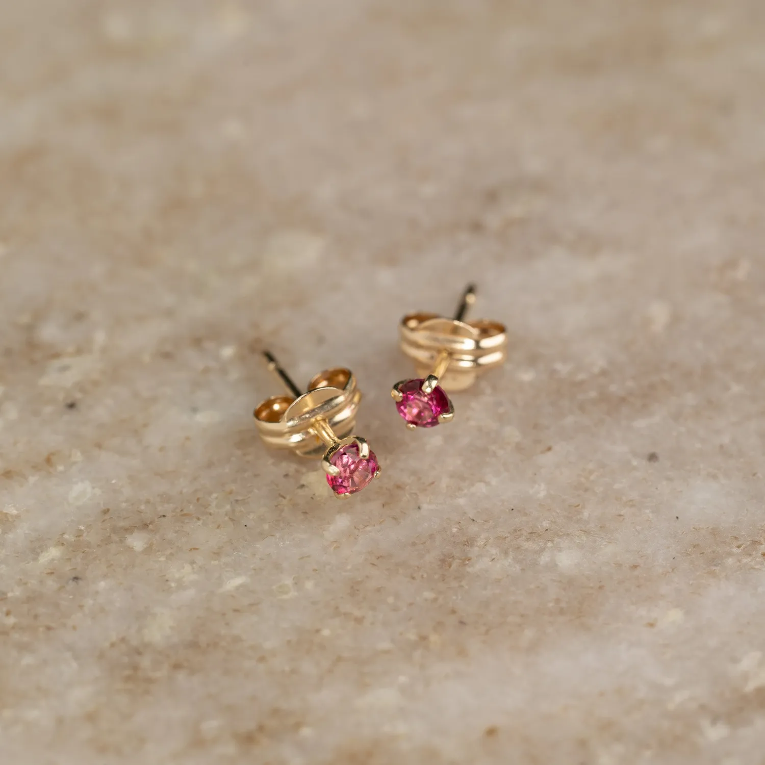 Sisi Copenhagen Soley Pink Topaz ørestikker massivt guld