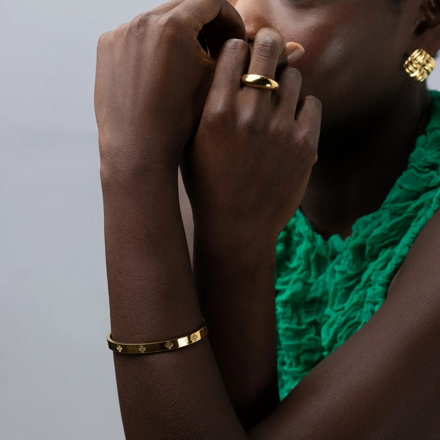 TIMI OF SWEDEN Liv krystal kløver armbånd guld
