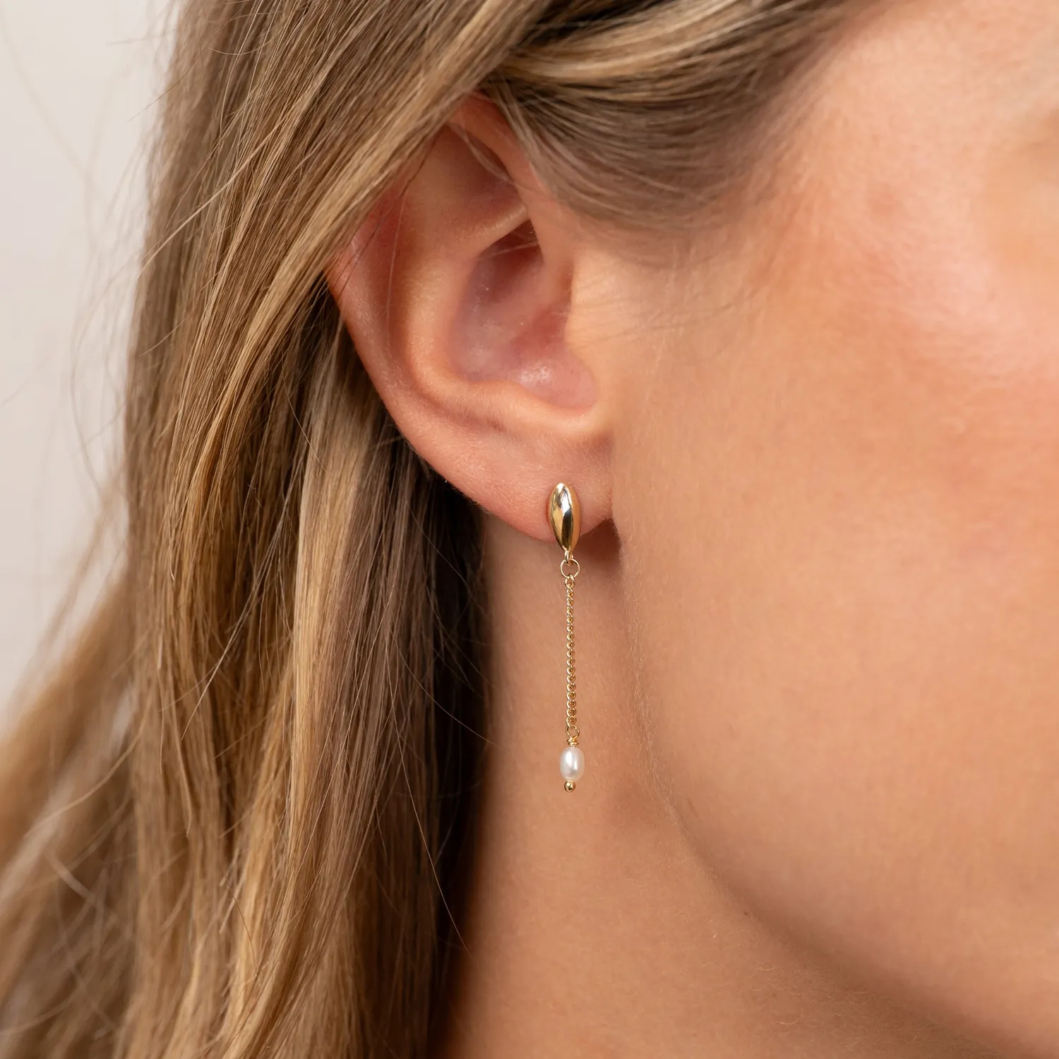 Sisi Copenhagen Alba Pearl Golden øreringe forgyldt