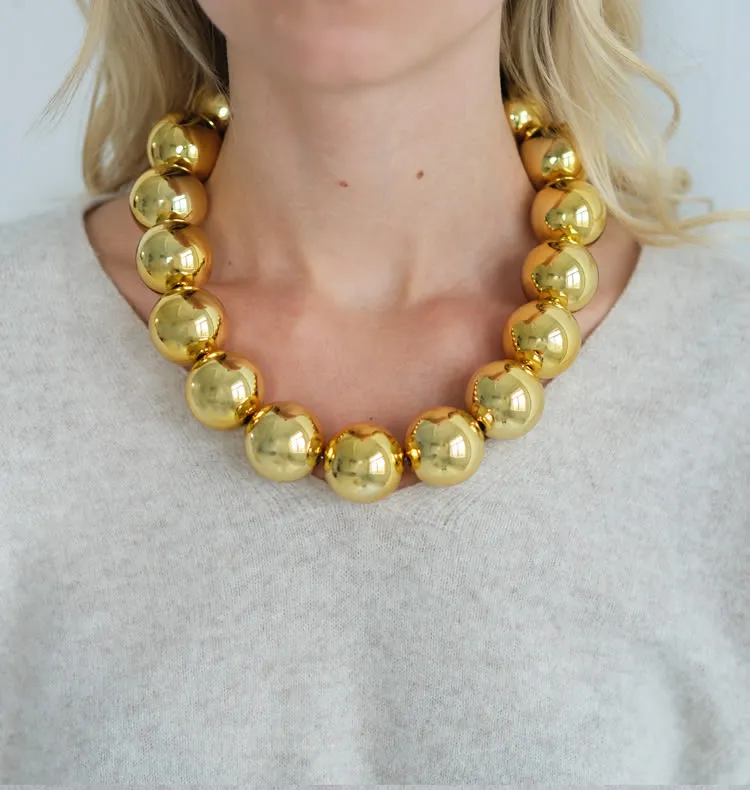 Wos Ginny halskæde guld store perler 58 cm