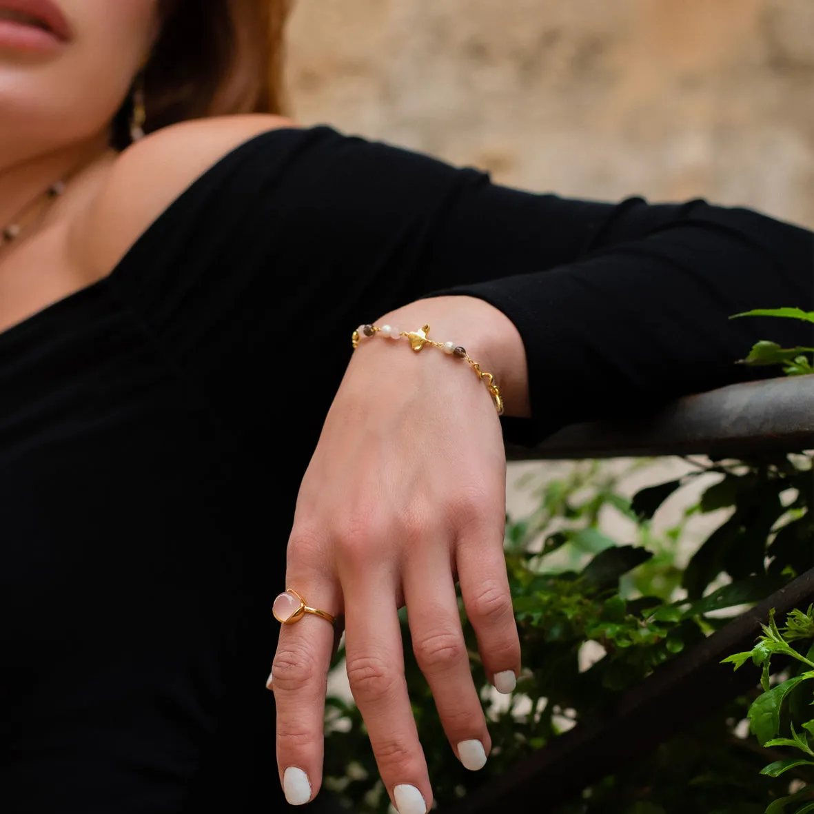 Bykjærgaard Divine armbånd forgyldt blad ædelsten