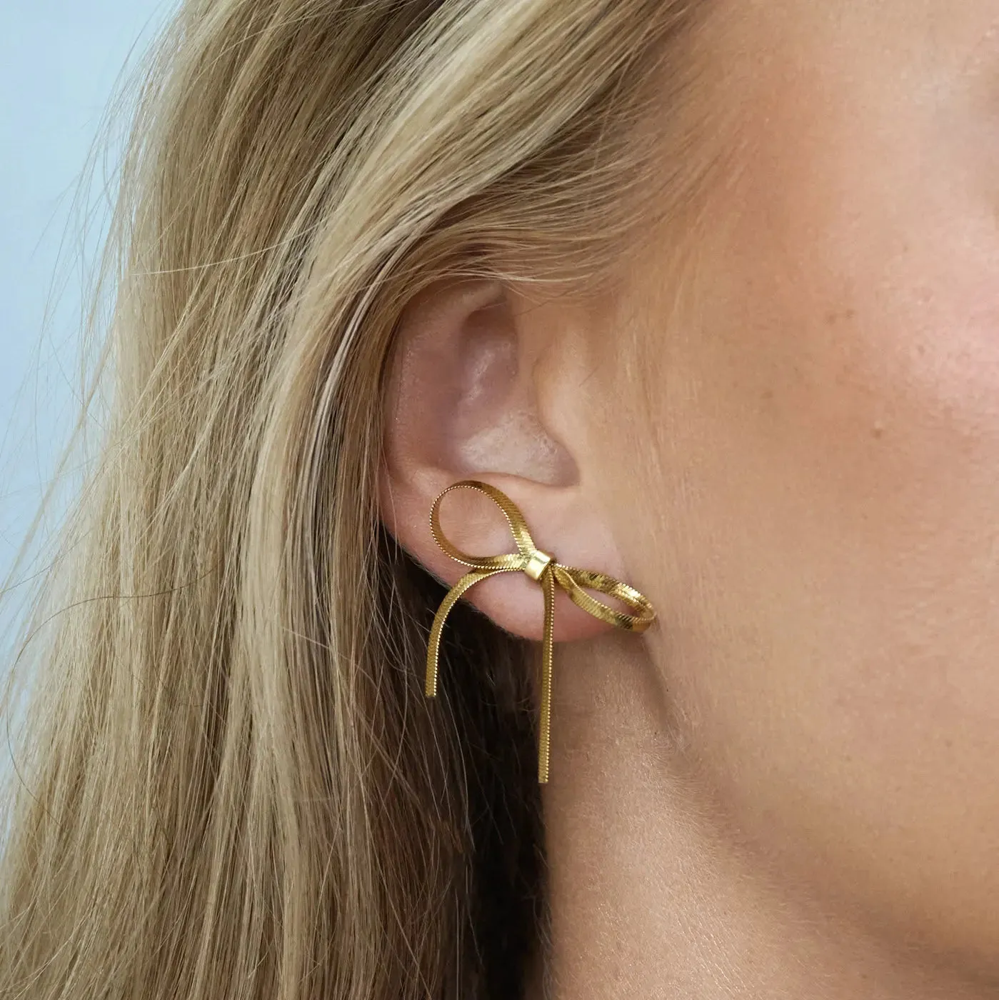 TIMI OF SWEDEN Juliette stud øreringe sløjfe guld stål