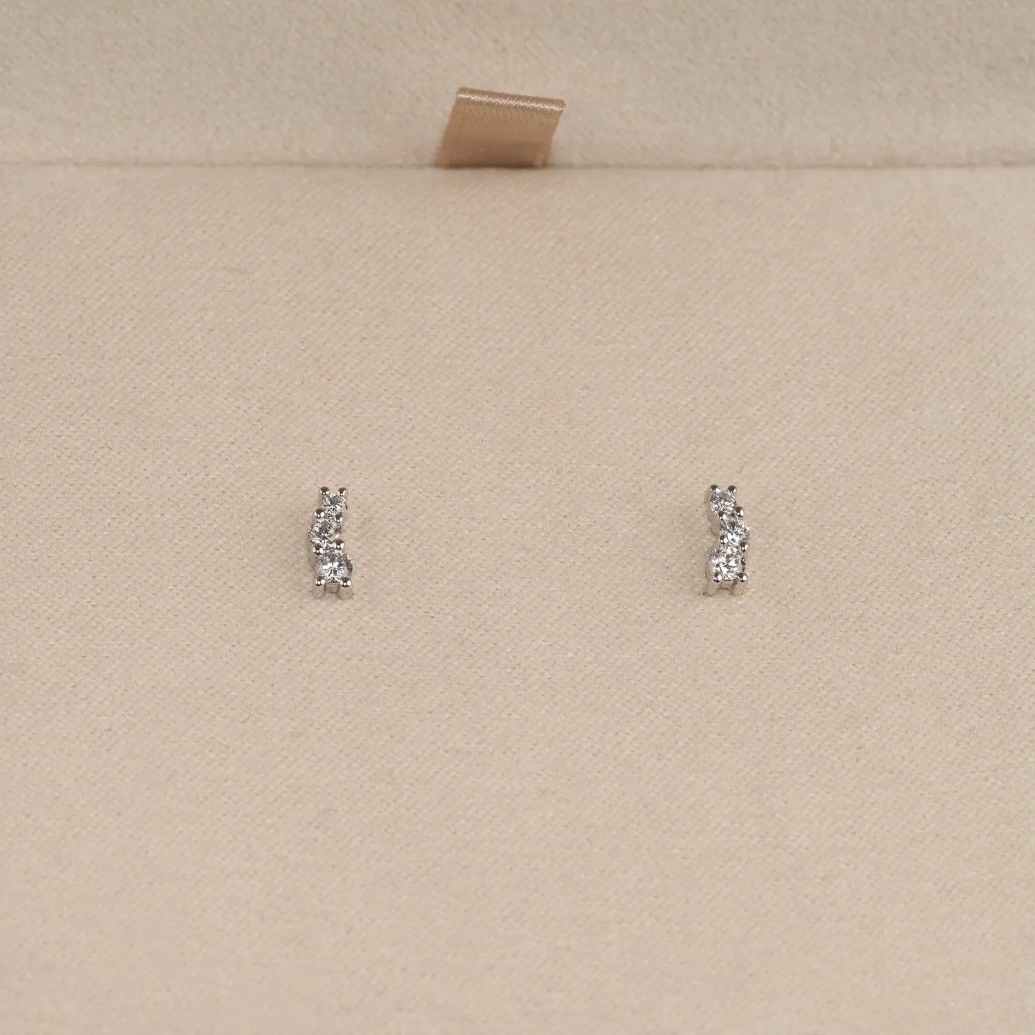Sisi Copenhagen Graduating Curved diamantørestikkere 0,22ct