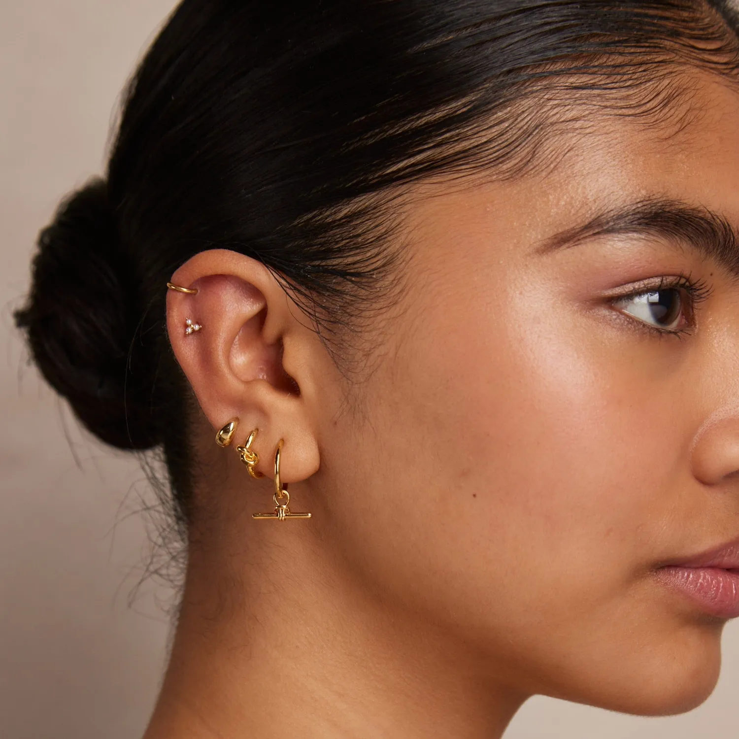 Orelia Dainty T-Bar Knot hoop øreringe forgyldt 2-i-1