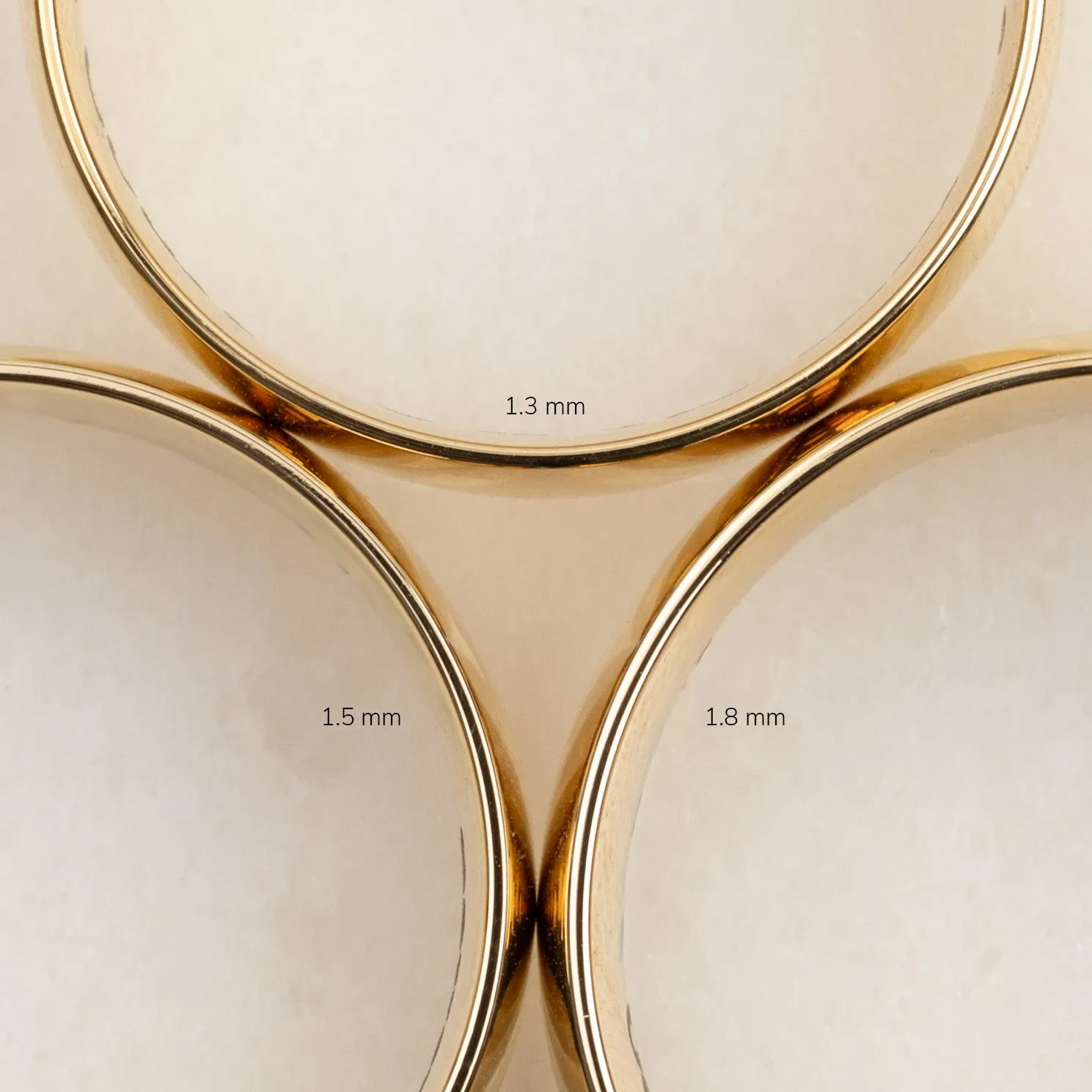 Sisi Oval Court vielsesring guld 2 mm