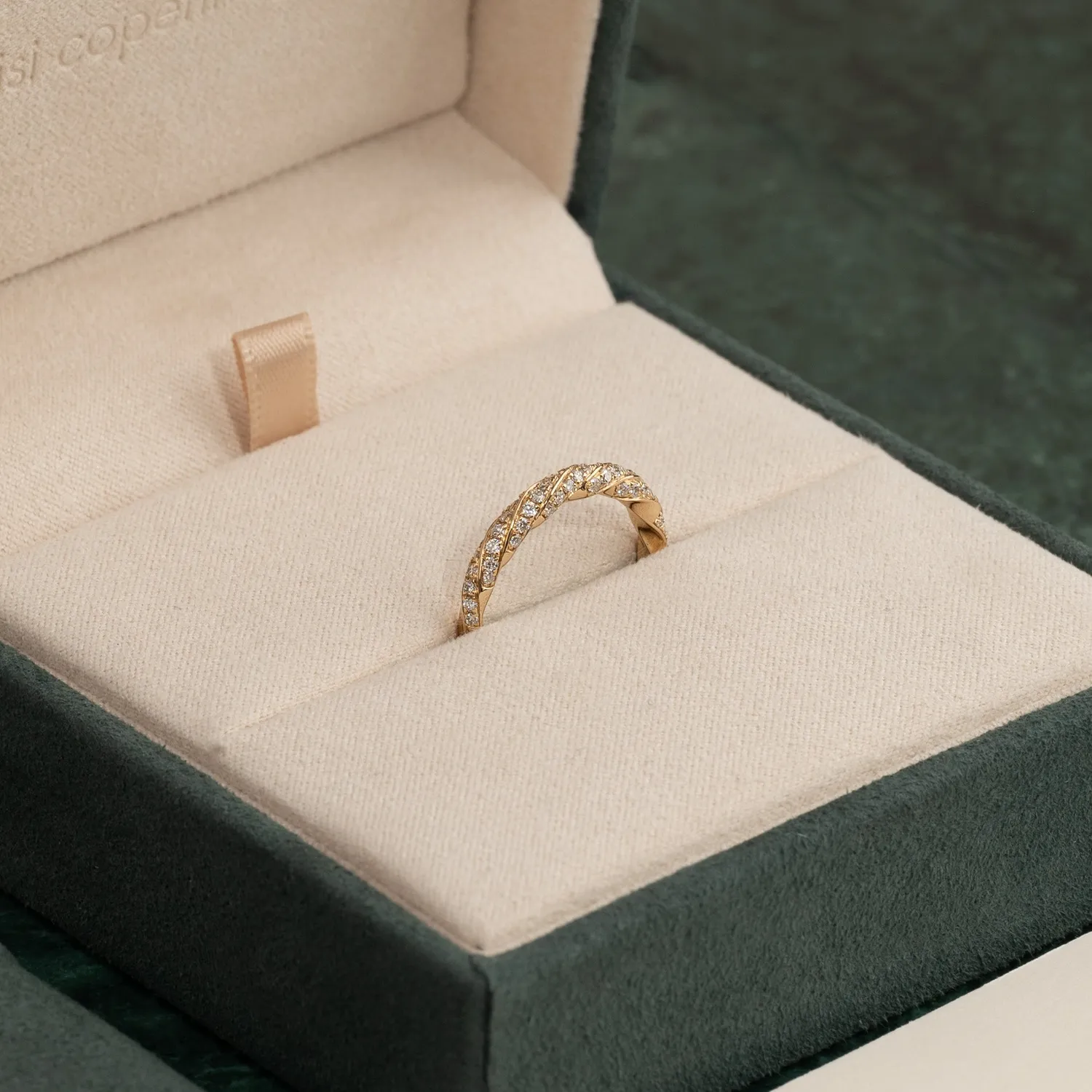 Sisi Copenhagen Twisted Alliance lab-diamantring 14 kt guld E-F VVS