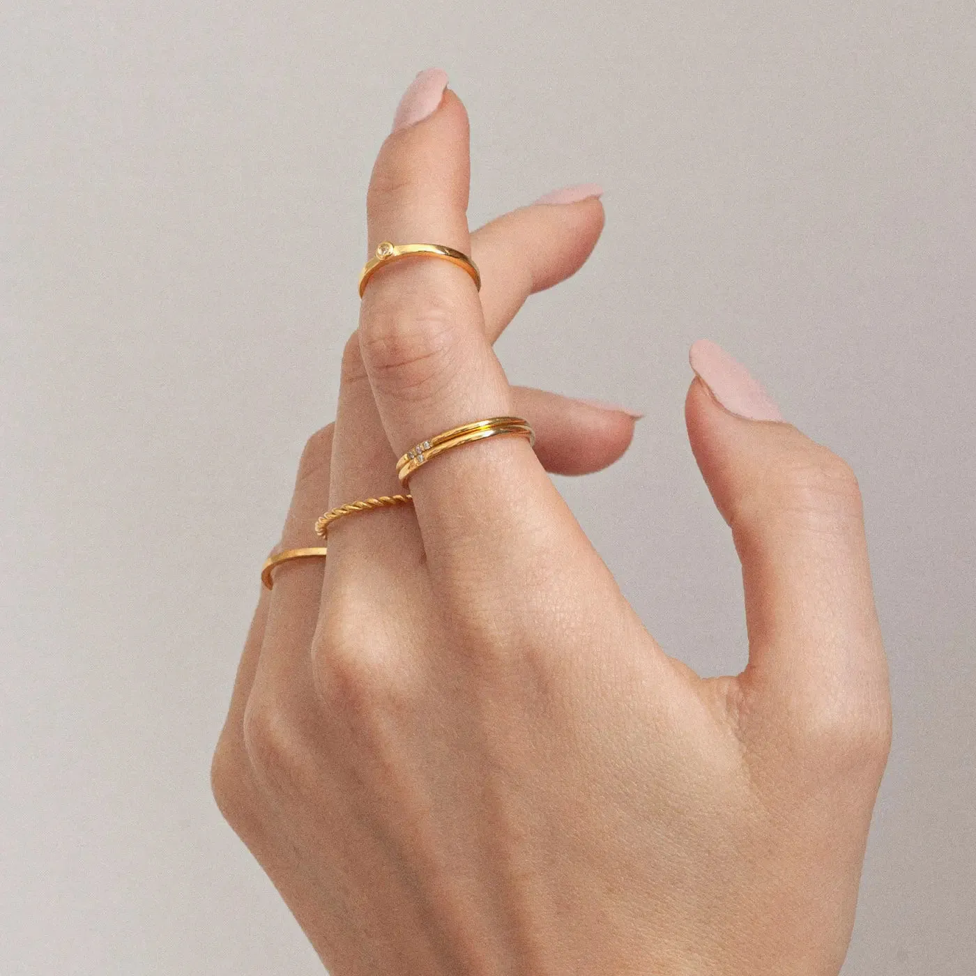 TIMI OF SWEDEN Evi snoet ring rustfrit stål guld str. 17
