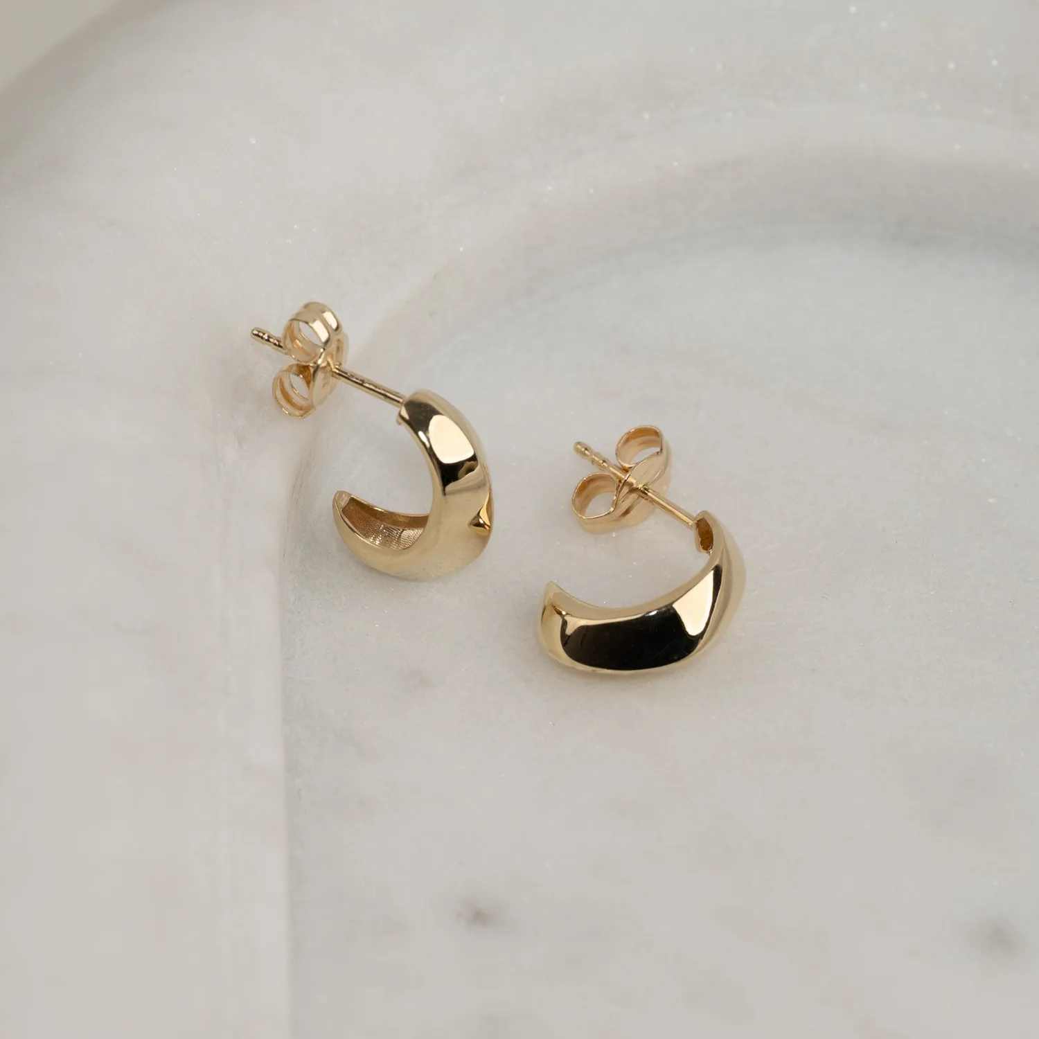 Sisi Copenhagen Linea creoler 9kt guld ørestikkere facet