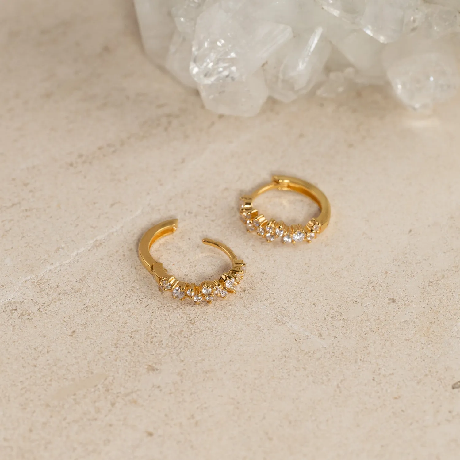 Sisi Copenhagen Clair crystal small huggie øreringe zirkonia par