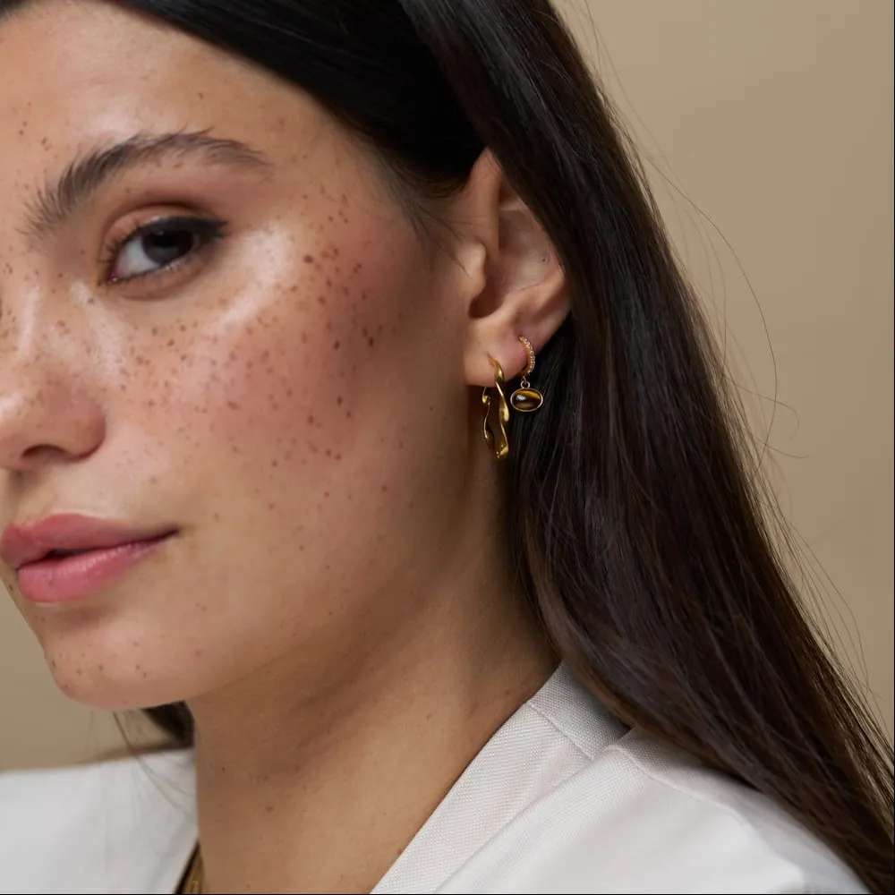 Orelia Tiger’s Eye Pavé micro hoops guld tigerøje