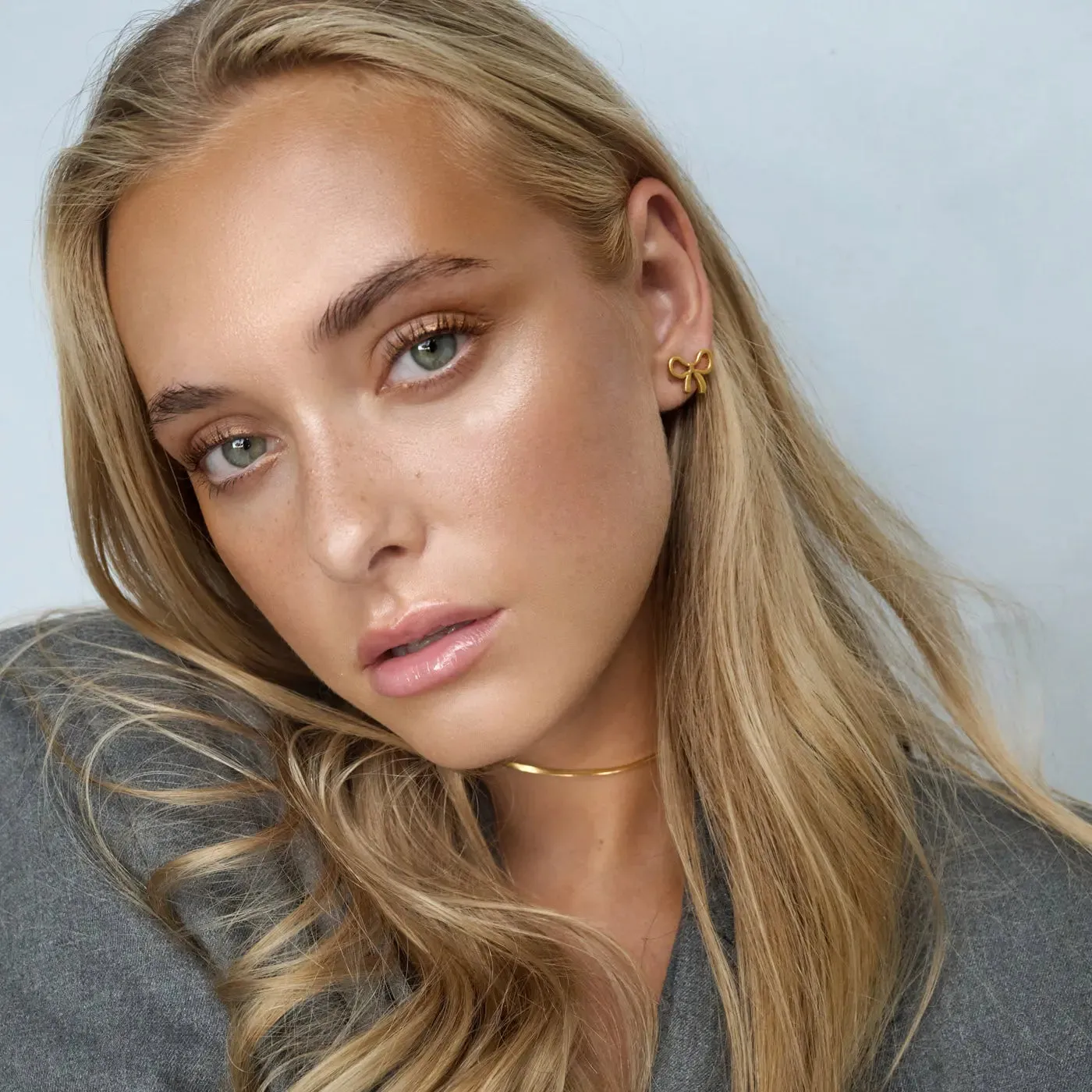 TIMI OF SWEDEN Juliette Sløjfe ørestikker guld vandtætte