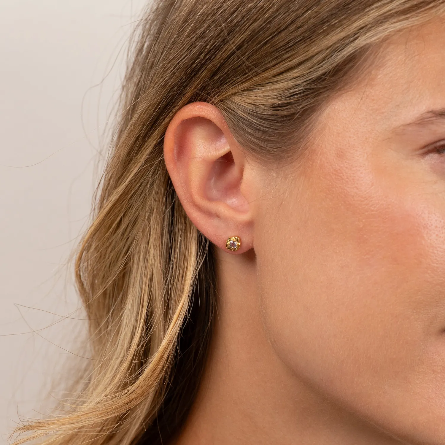 Sisi Copenhagen Emilia ørestikker forgyldt lilla ametyst