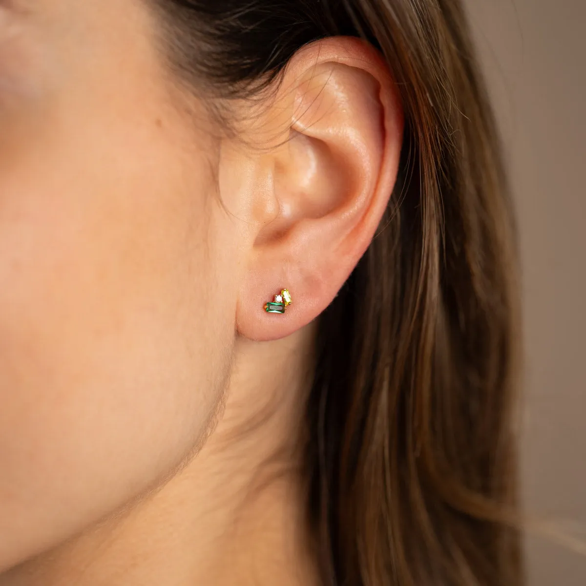 Sisi Copenhagen Esmeralda Green Golden Stud øreringe par grøn zirkon