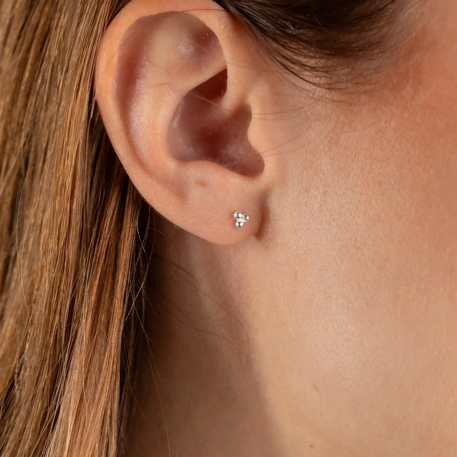 Sisi Copenhagen Tria Dot ørestikker sølv trekant 4 mm