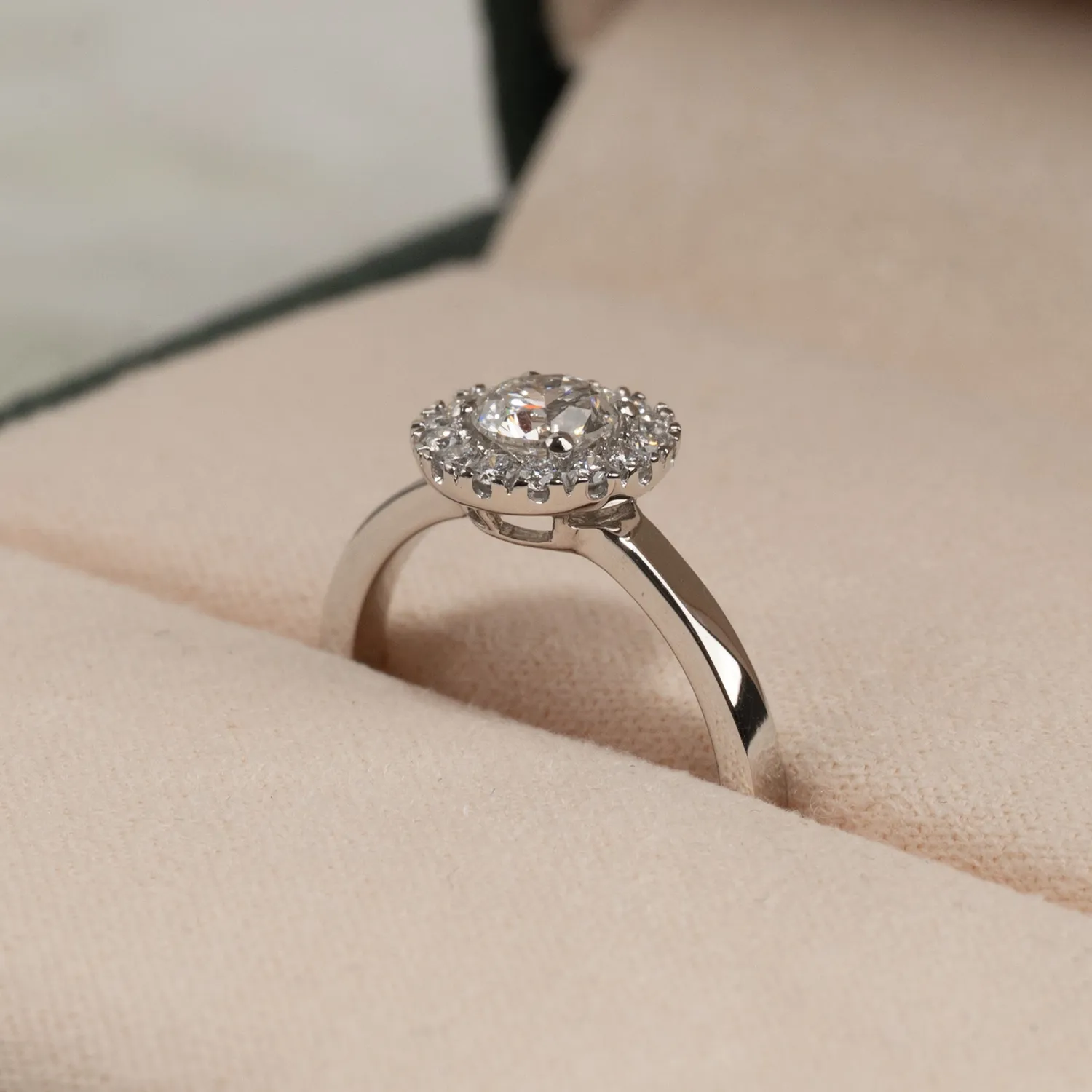 Sisi Copenhagen Simple Halo ring hvidguld 0,7 ct