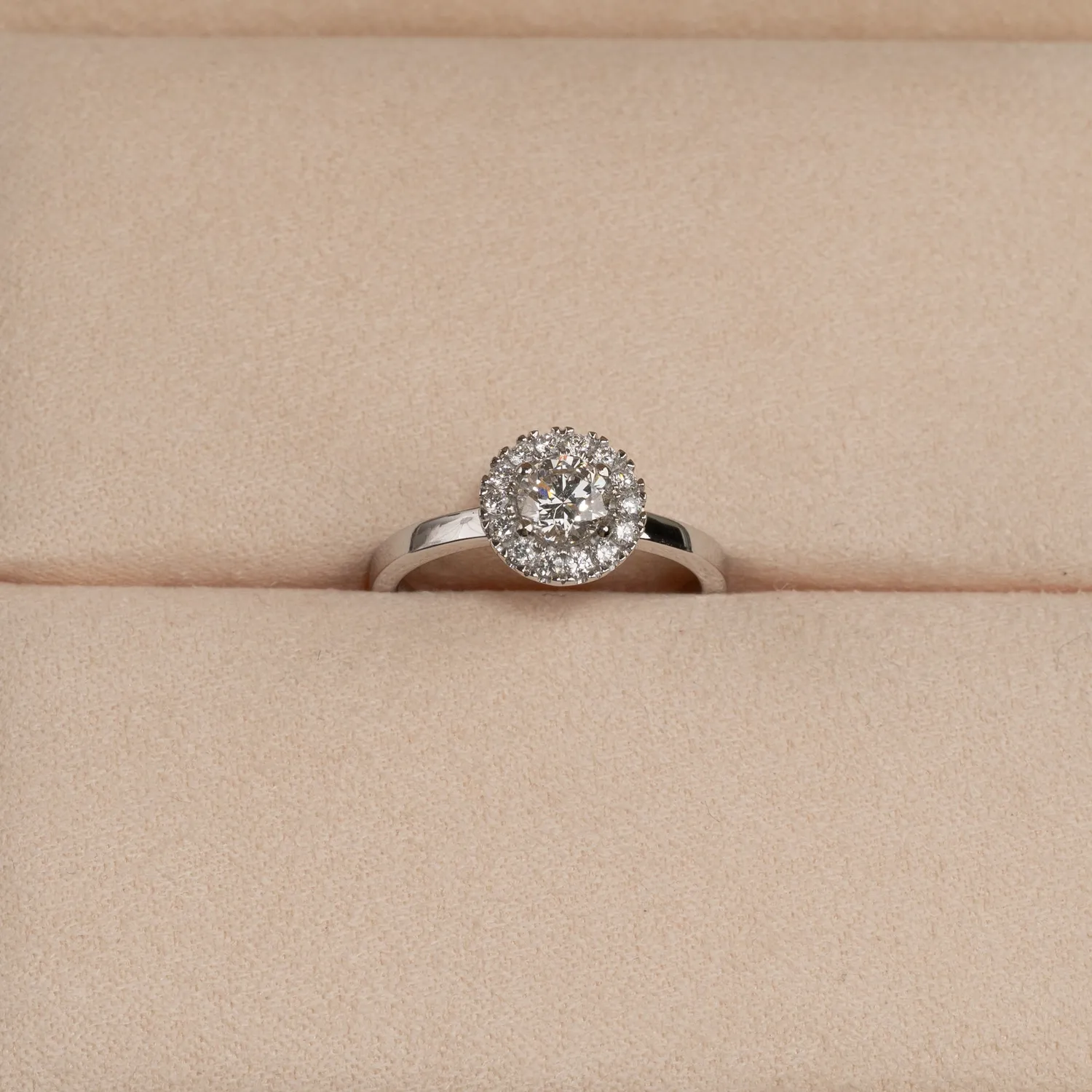 Sisi Copenhagen Simple Halo ring hvidguld 0,7 ct