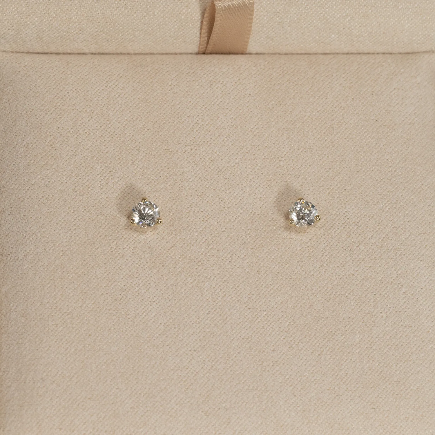 Sisi Copenhagen Simple diamantørestikker 0,75 ct guld