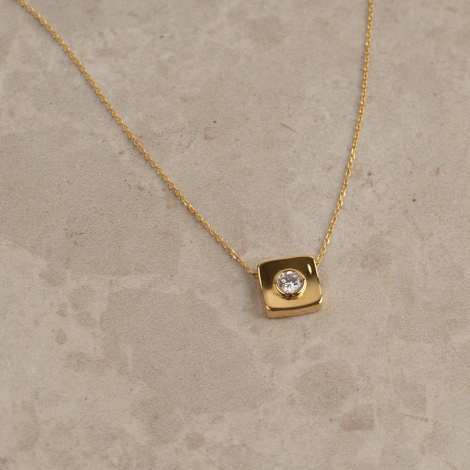 Sisi Copenhagen Mae vedhæng forgyldt zirkon 12 mm