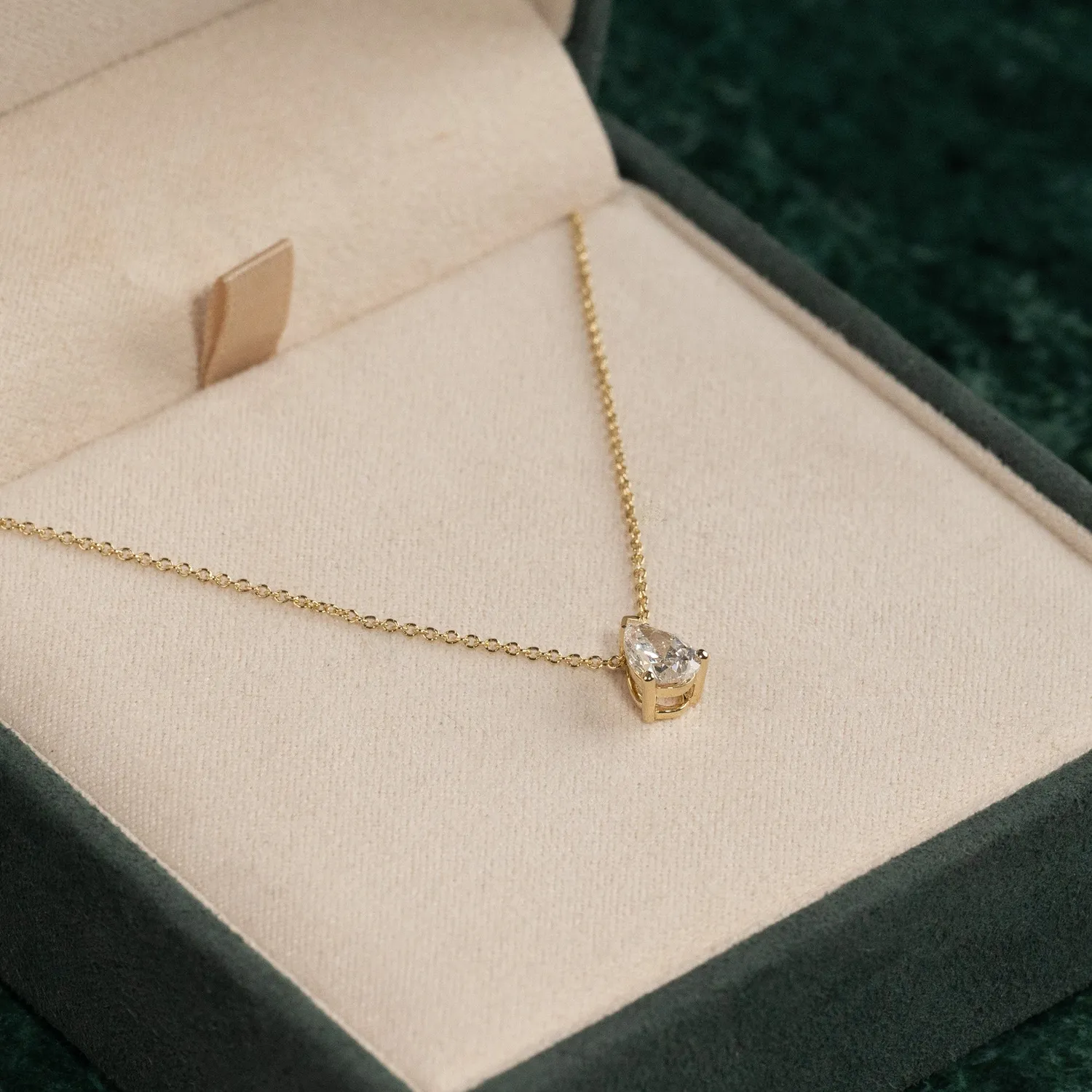 Sisi Copenhagen Pear-cut diamantvedhæng guld 0,65ct