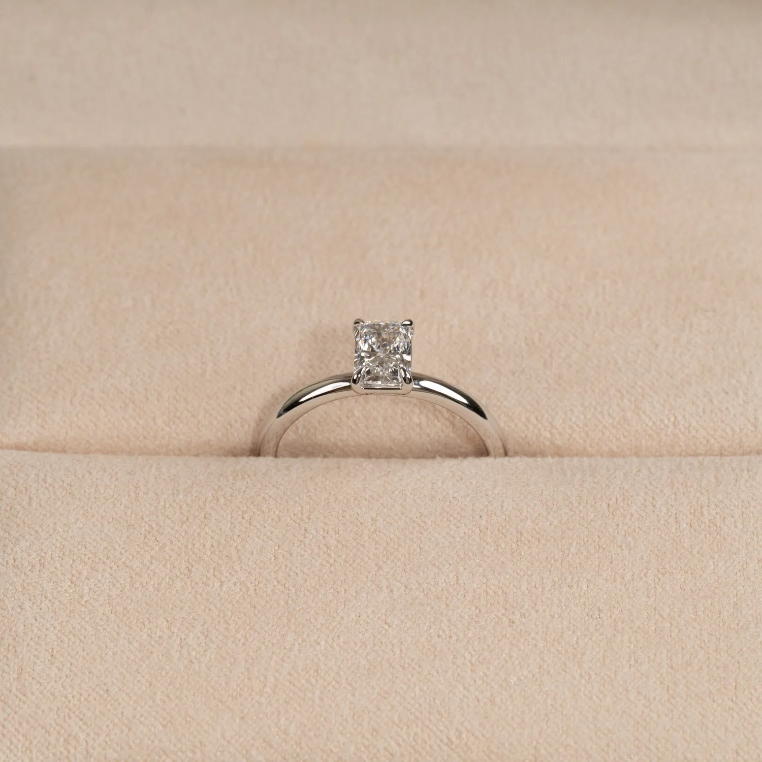 Sisi Copenhagen Solitaire Radiant diamantring 0,75ct hvidguld