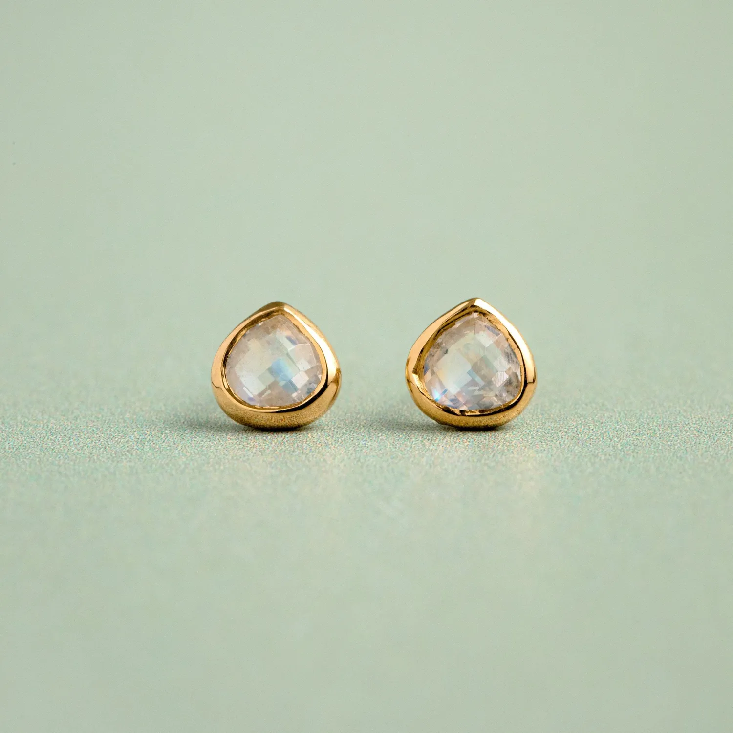 Orelia LUXE Moonstone ørestikker guld dråbe