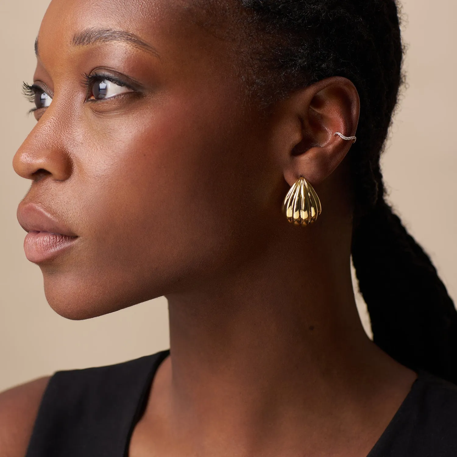 Orelia Fine Pavé Wave ear cuff guld