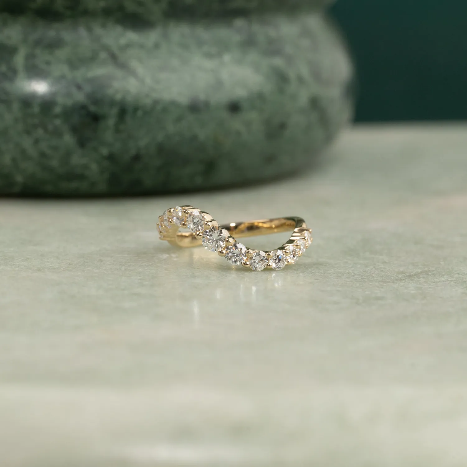 Sisi Copenhagen Graduating Curved Lab-Diamond ring 14 kt 1,2 ct
