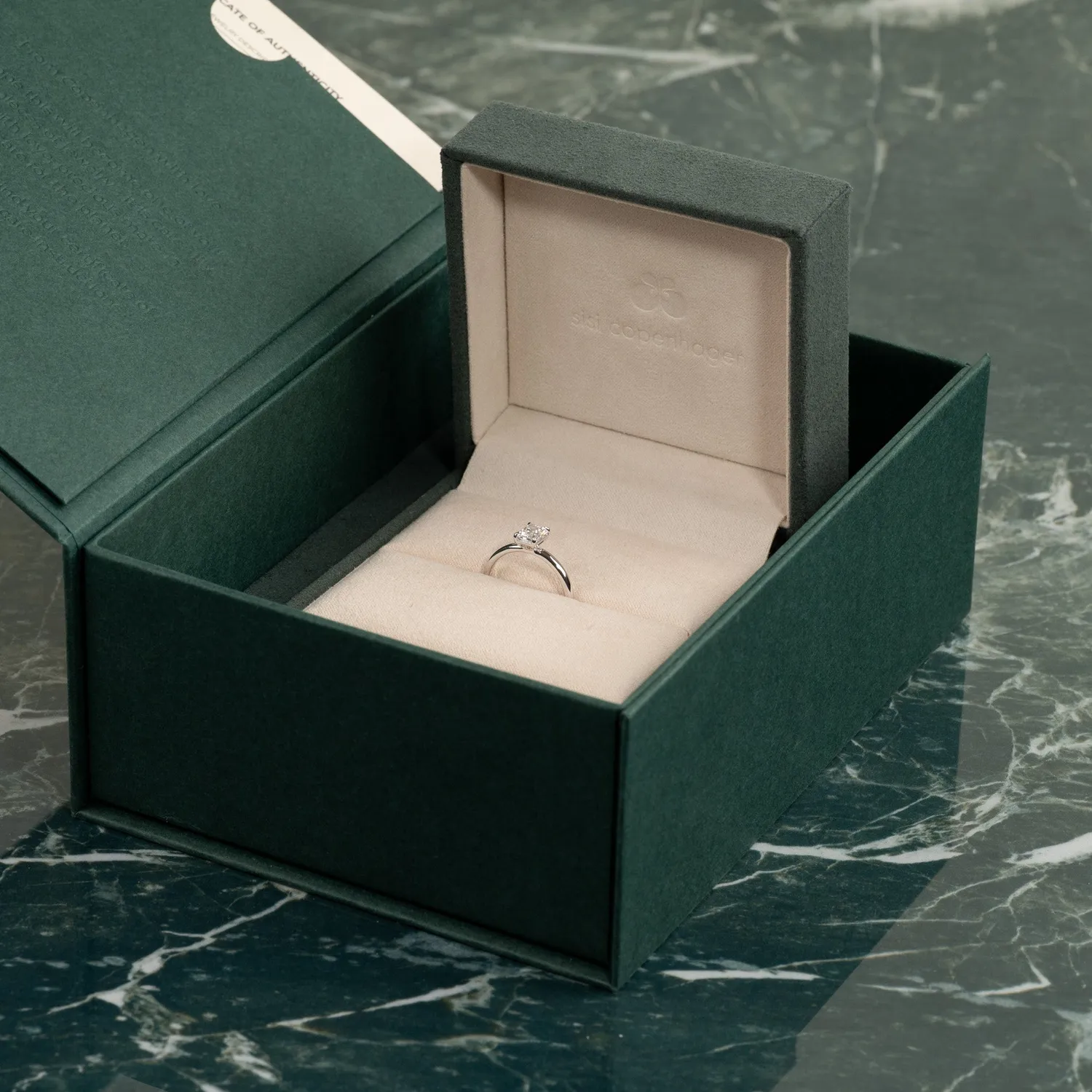 Sisi Copenhagen Solitaire Radiant diamantring 0,75ct hvidguld