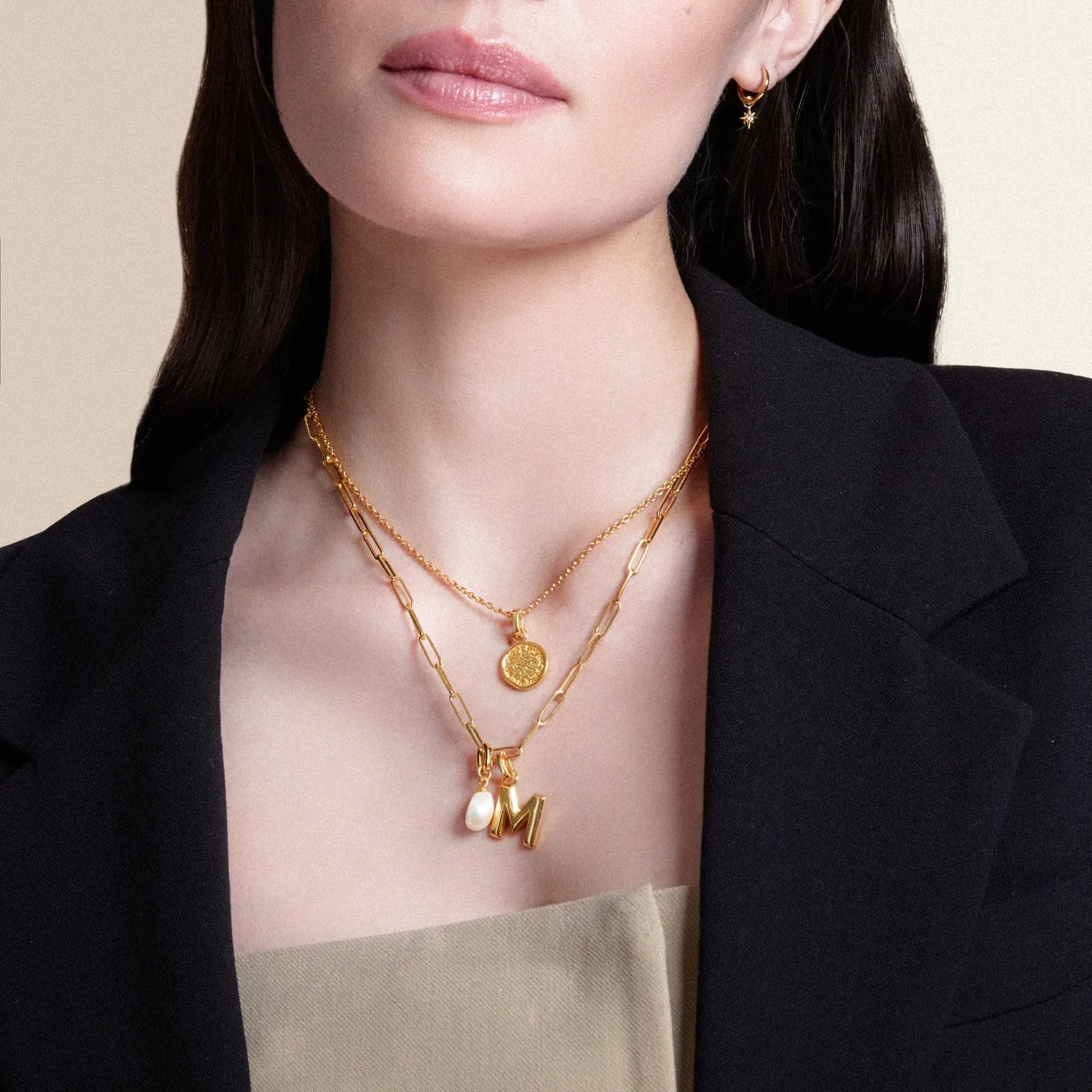Orelia LUXE M Charm vedhæng 18kt guld bogstav
