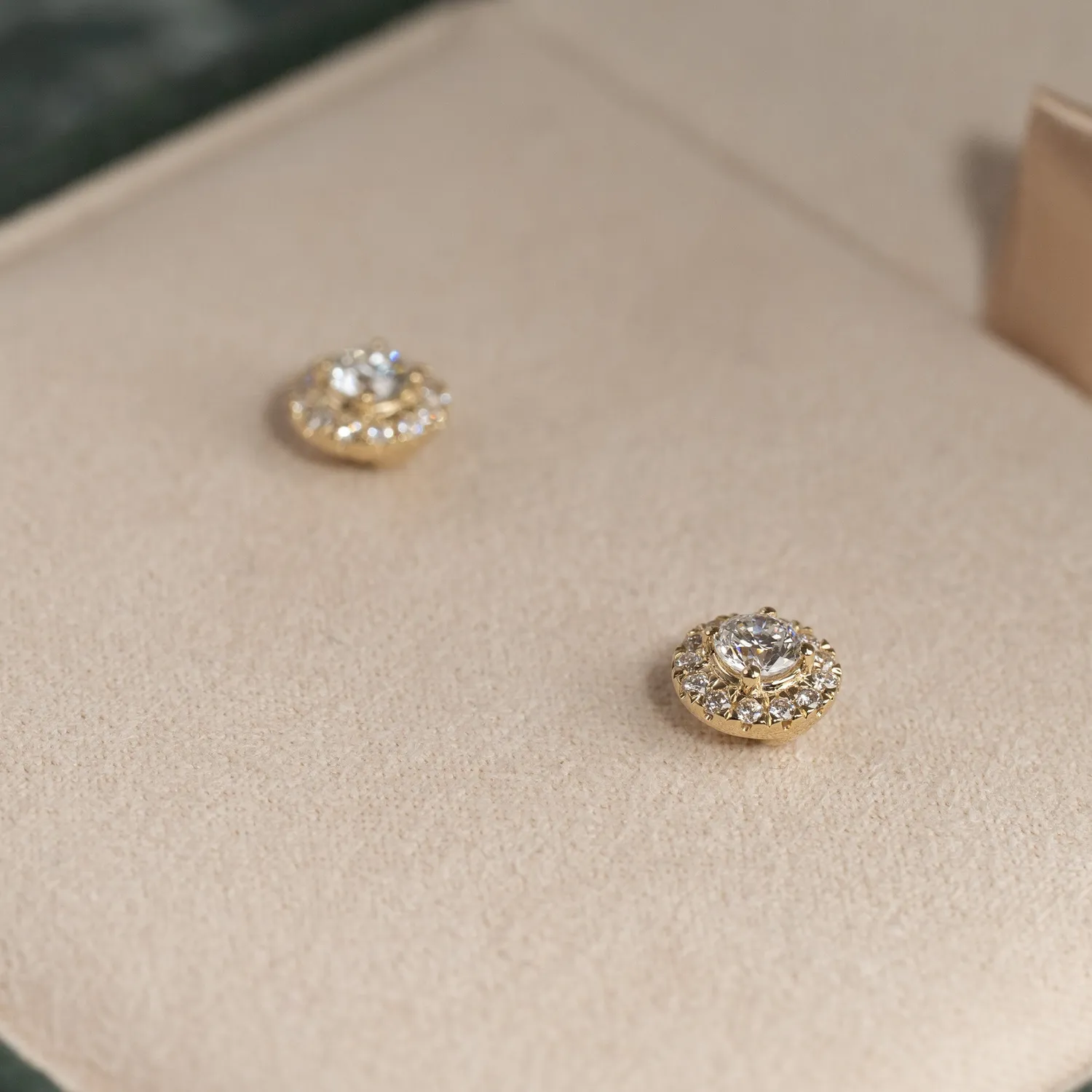 Sisi Copenhagen Halo diamantørestikker 14 kt guld 0,65 ct