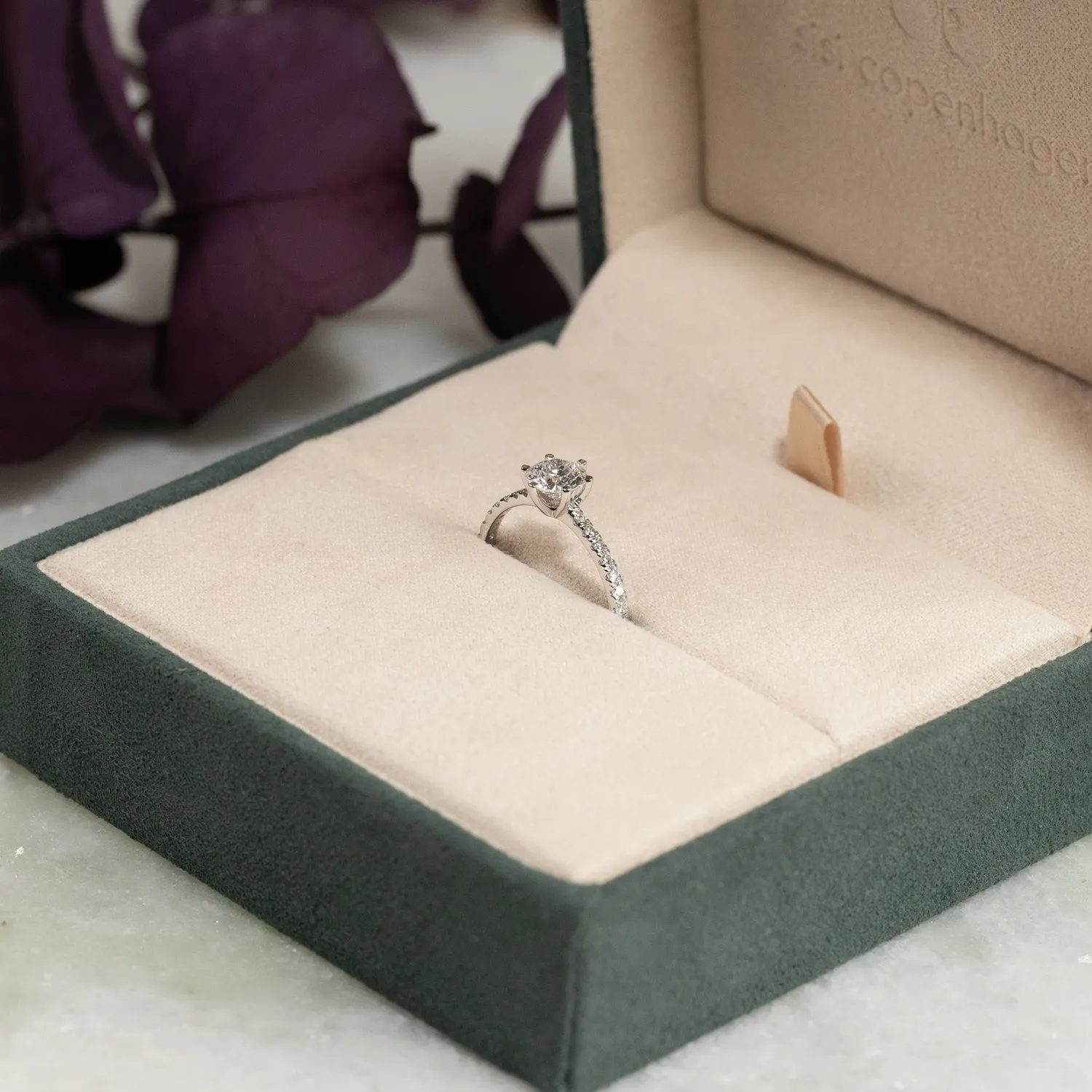 Sisi Copenhagen Classic Alliance diamantring 0,9 ct hvidguld