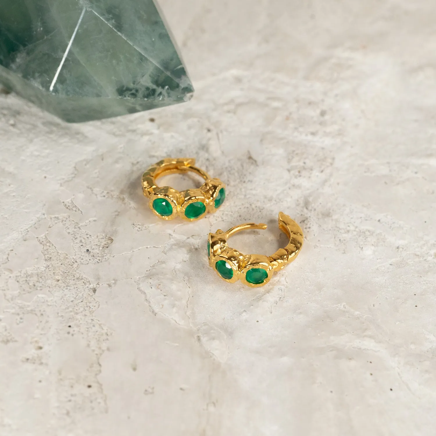 Sisi Copenhagen Selene Green Agate huggies forgyldt grøn