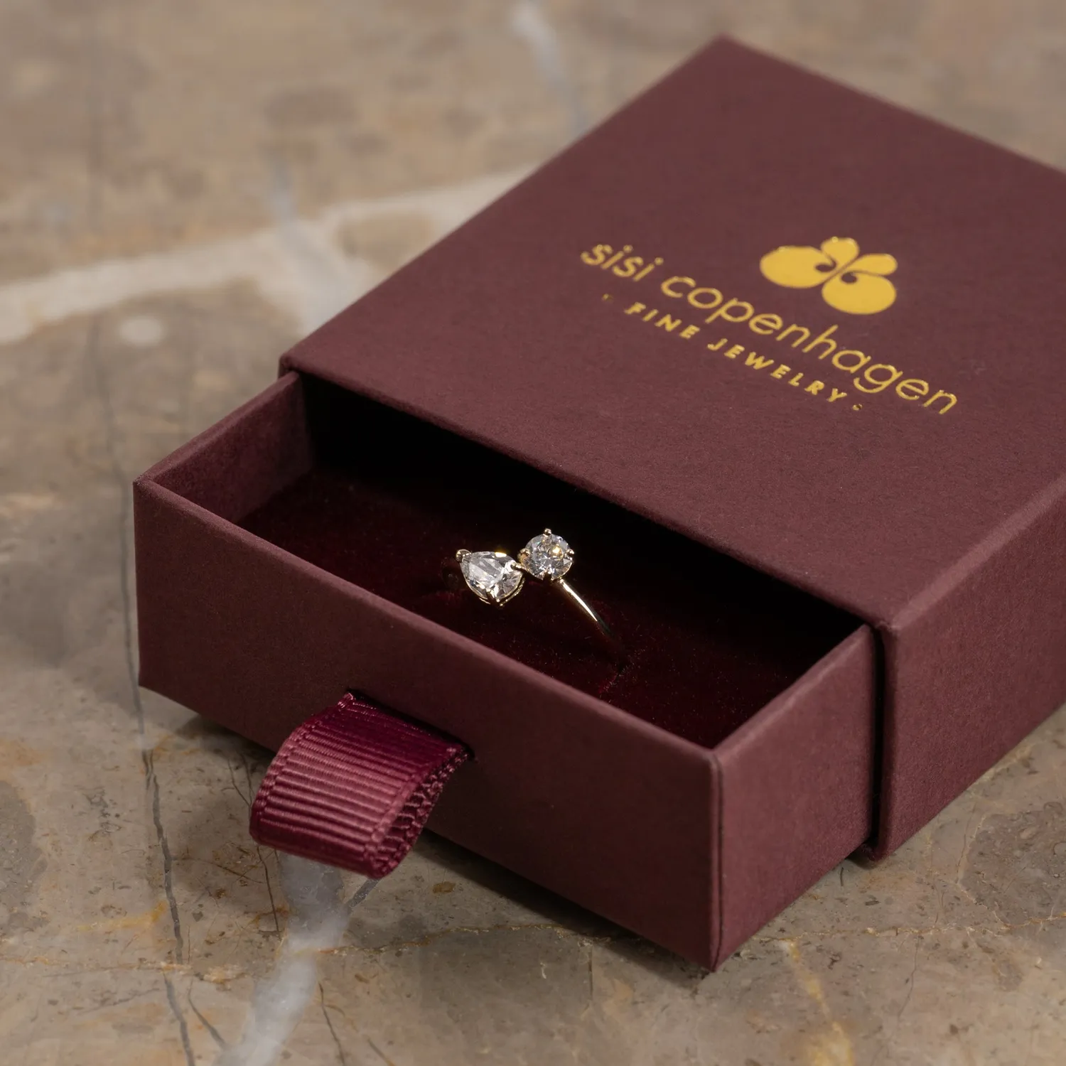 Sisi Copenhagen Holly Crystal guldring 9 karat zirkonia