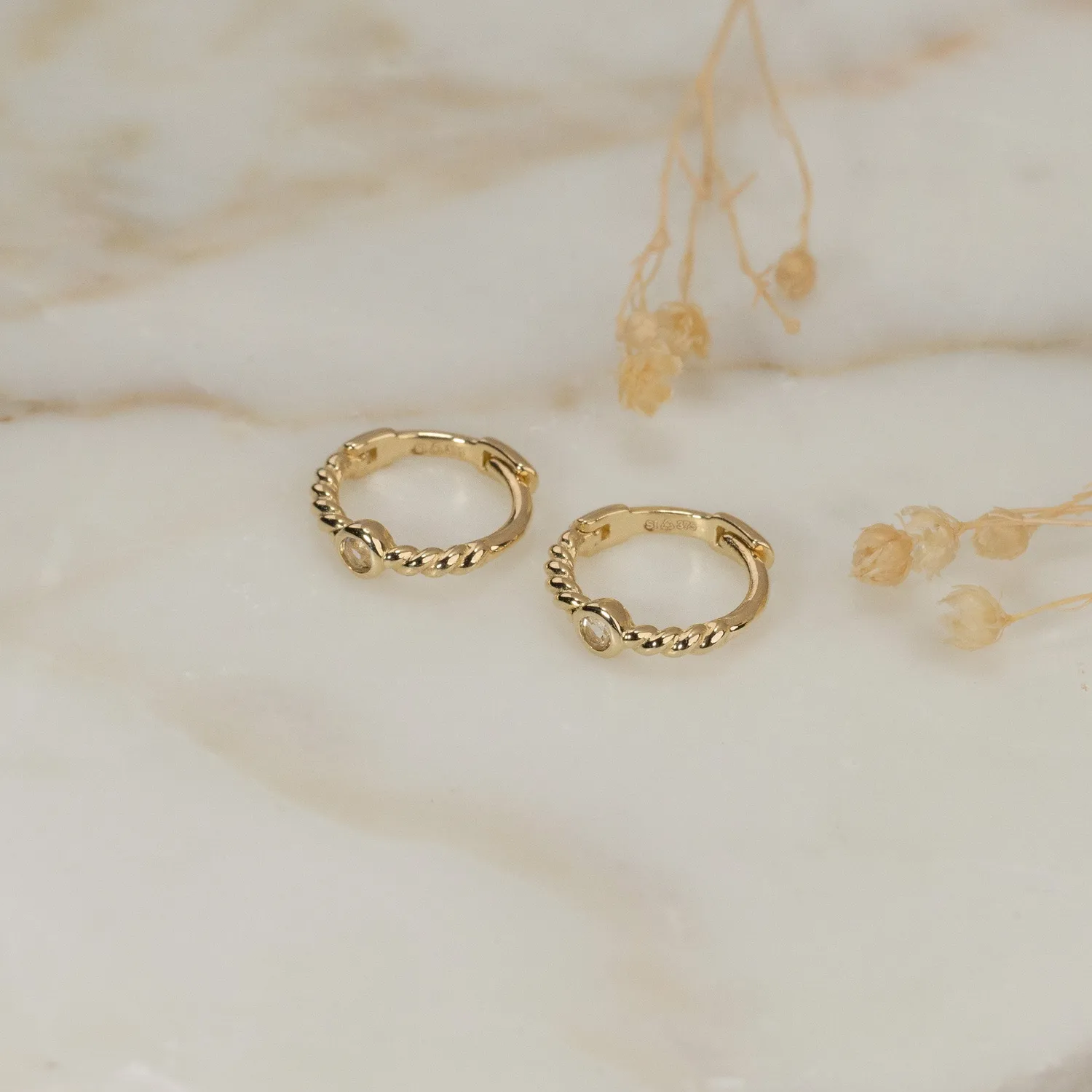Sisi Copenhagen Sigrid creoler hvid topas 9 kt guld 10 mm