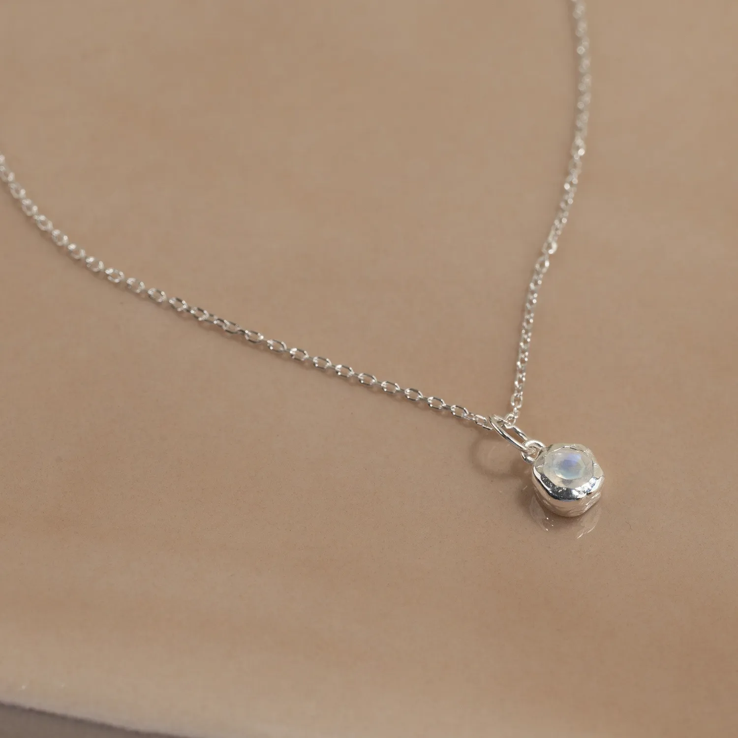 Sisi Copenhagen Selene Moonstone vedhæng 5 mm sølv