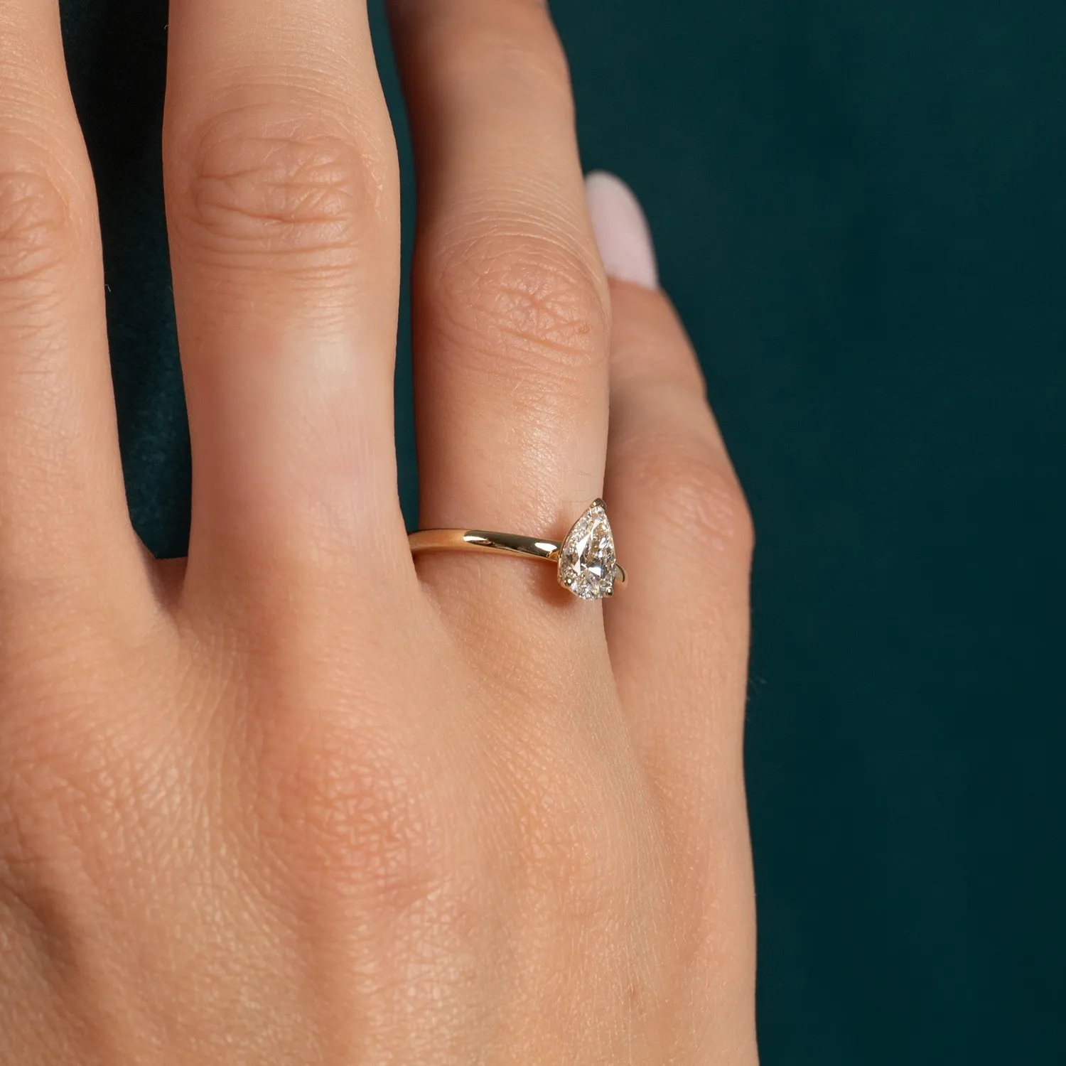 Sisi Copenhagen Solitaire Pear-Cut ring 0,75 ct 14 kt guld