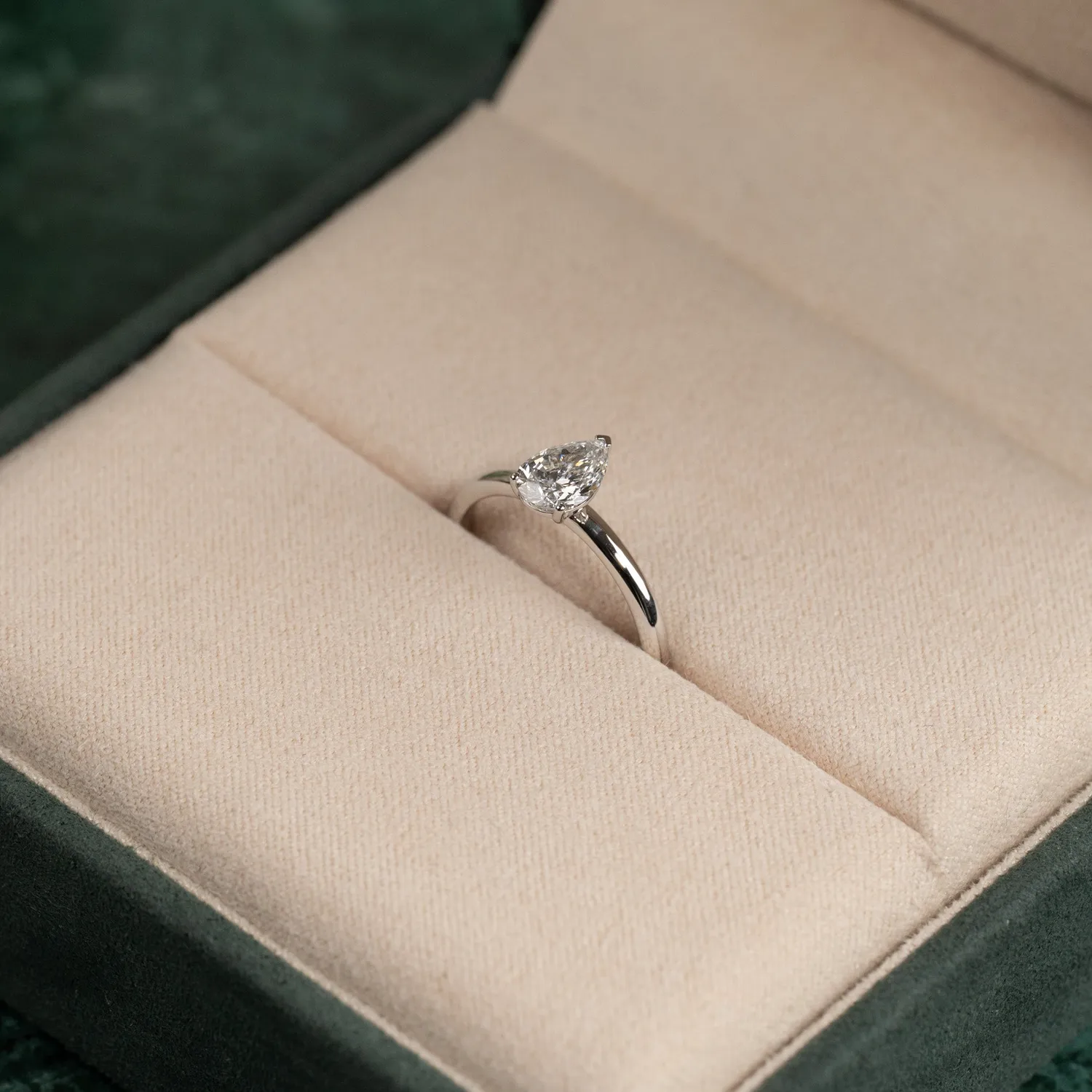 Sisi Copenhagen Solitaire Pear diamantring 0,75 ct hvidguld 52