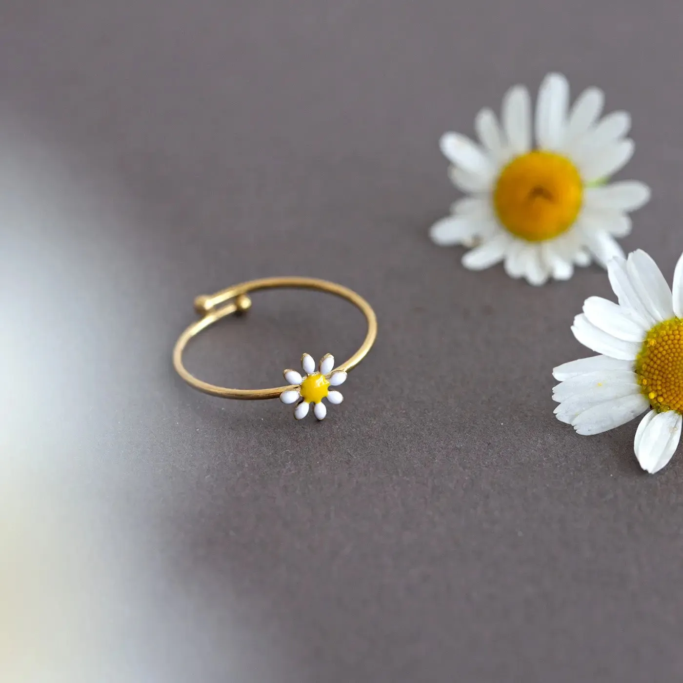 TIMI OF SWEDEN Doris Daisy ring guld justerbar