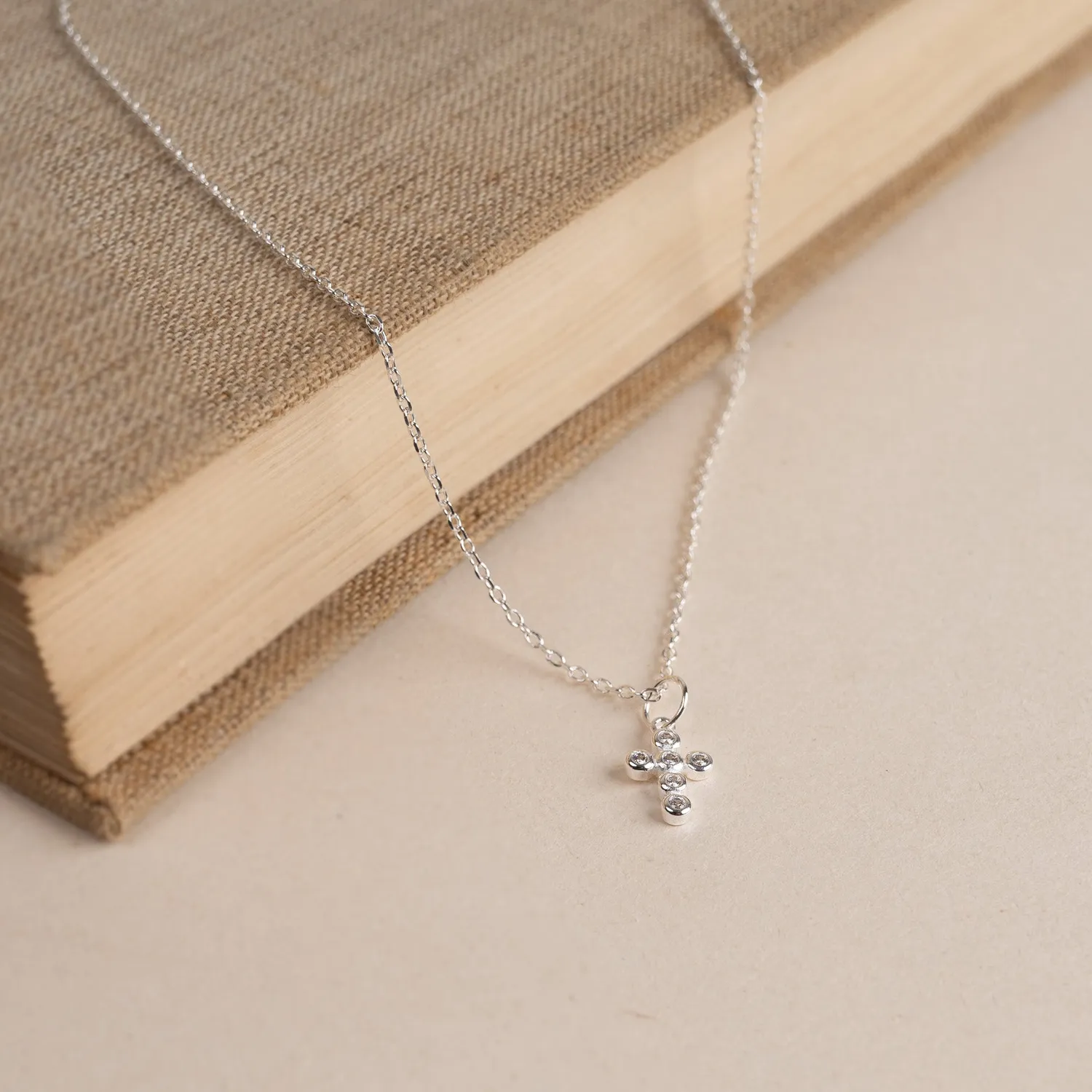 Sisi Copenhagen Christa Crystal kors vedhæng sølv zirkon