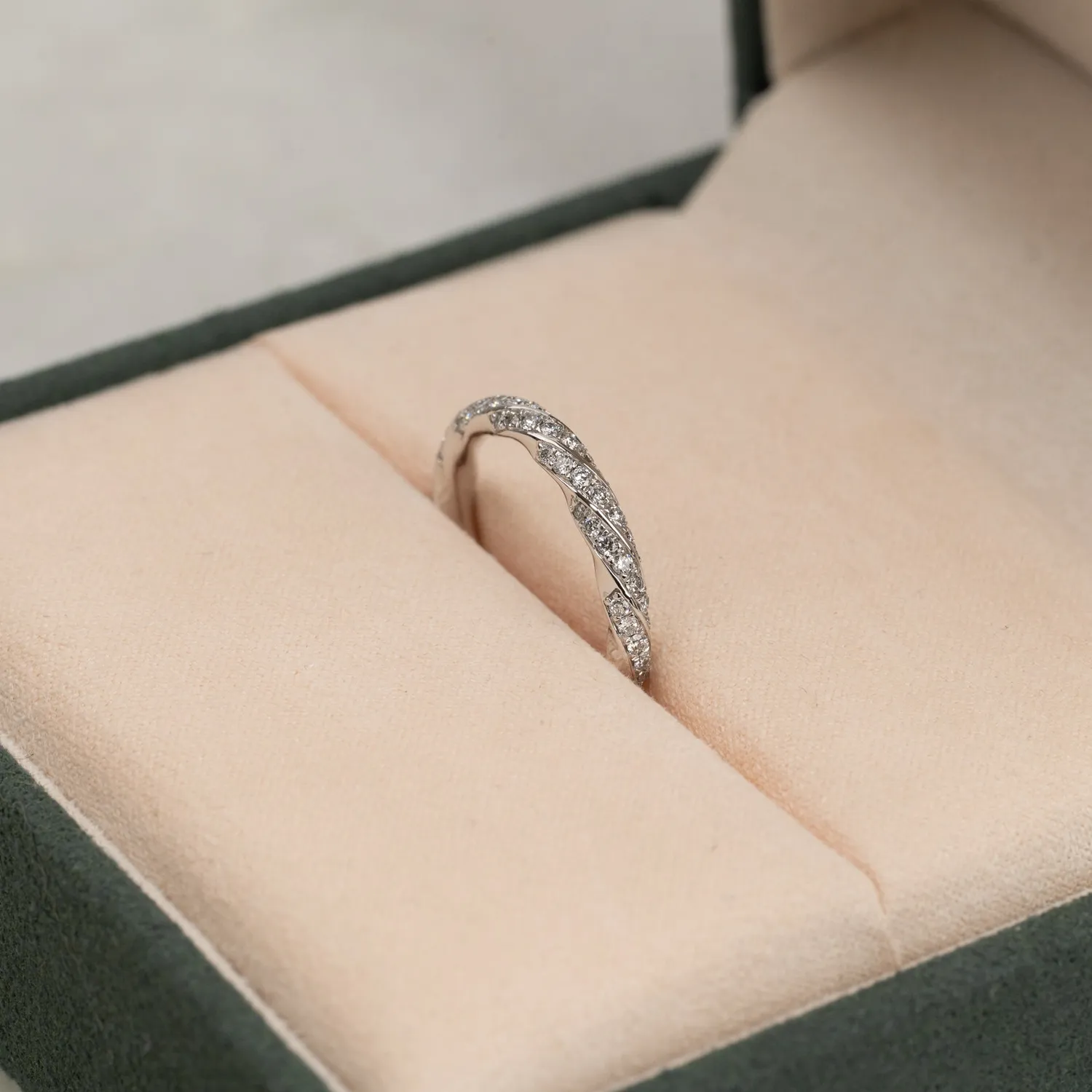 Sisi Copenhagen Twisted Alliance diamantring 0,4 ct 14 kt hvidguld