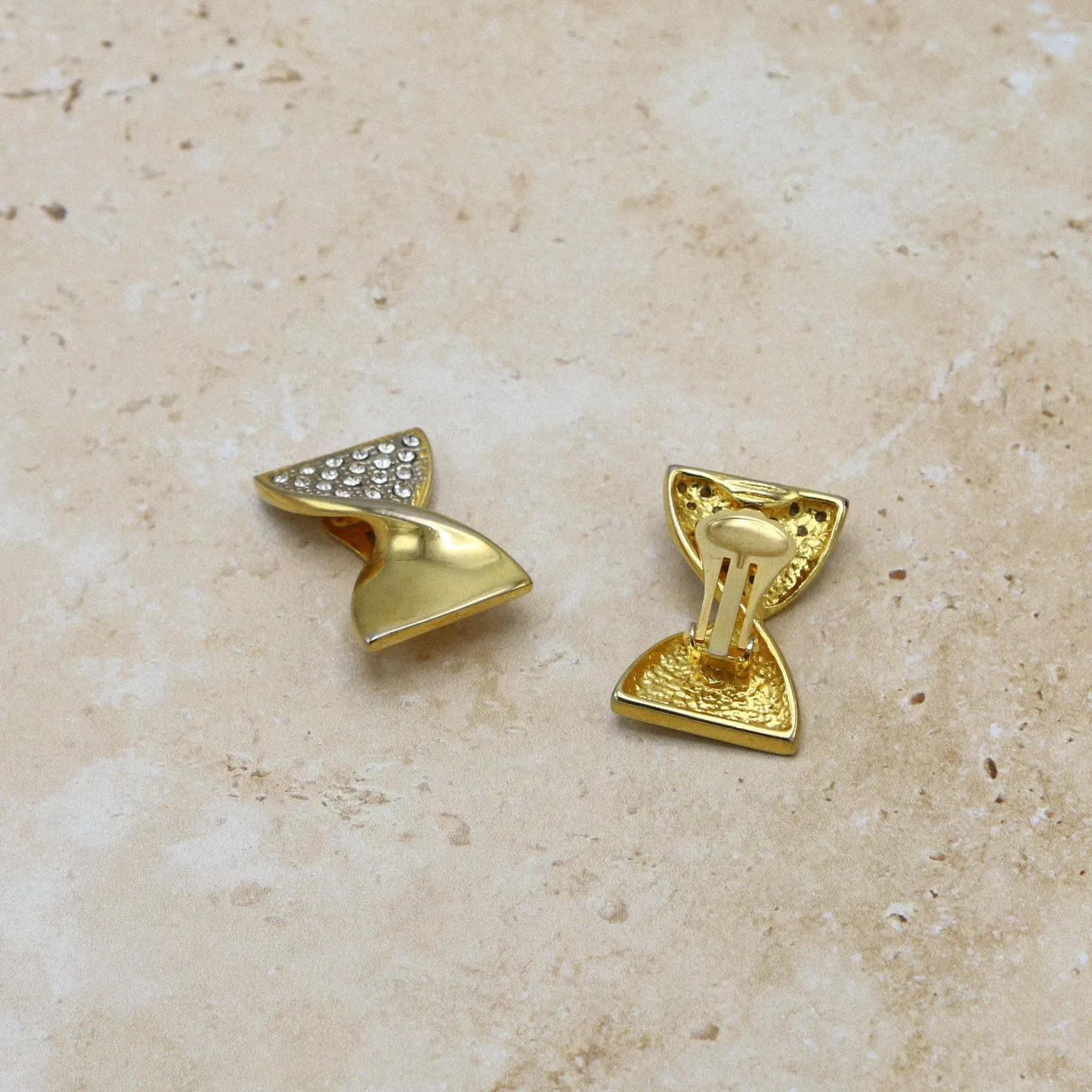 Orelia Vintage Mixed Pave Bow øreringe clip-on guld